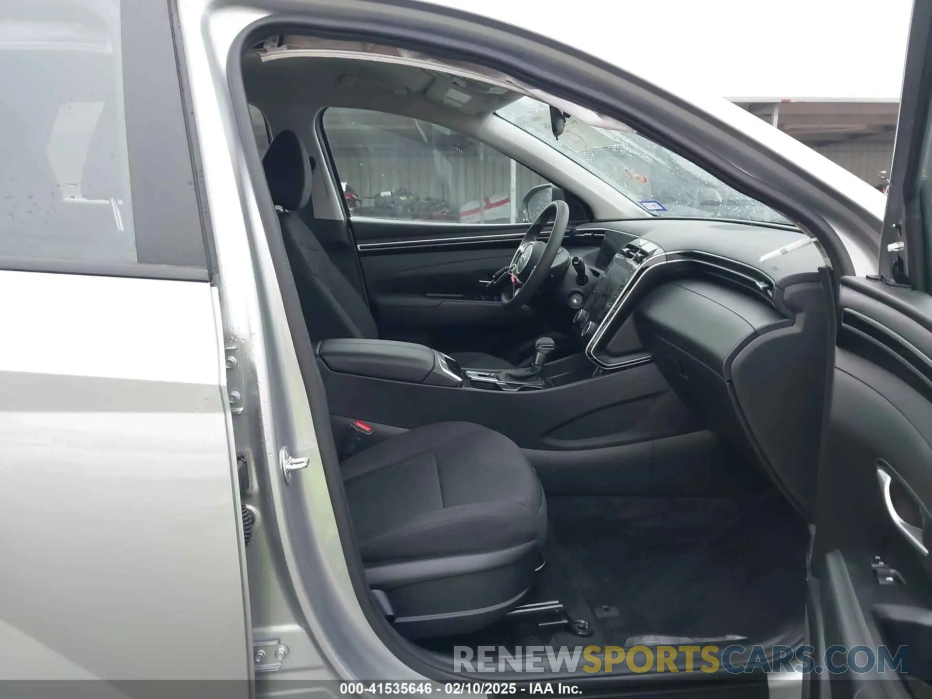 5 Photograph of a damaged car 5NMJA3DE2RH440629 HYUNDAI TUCSON 2024