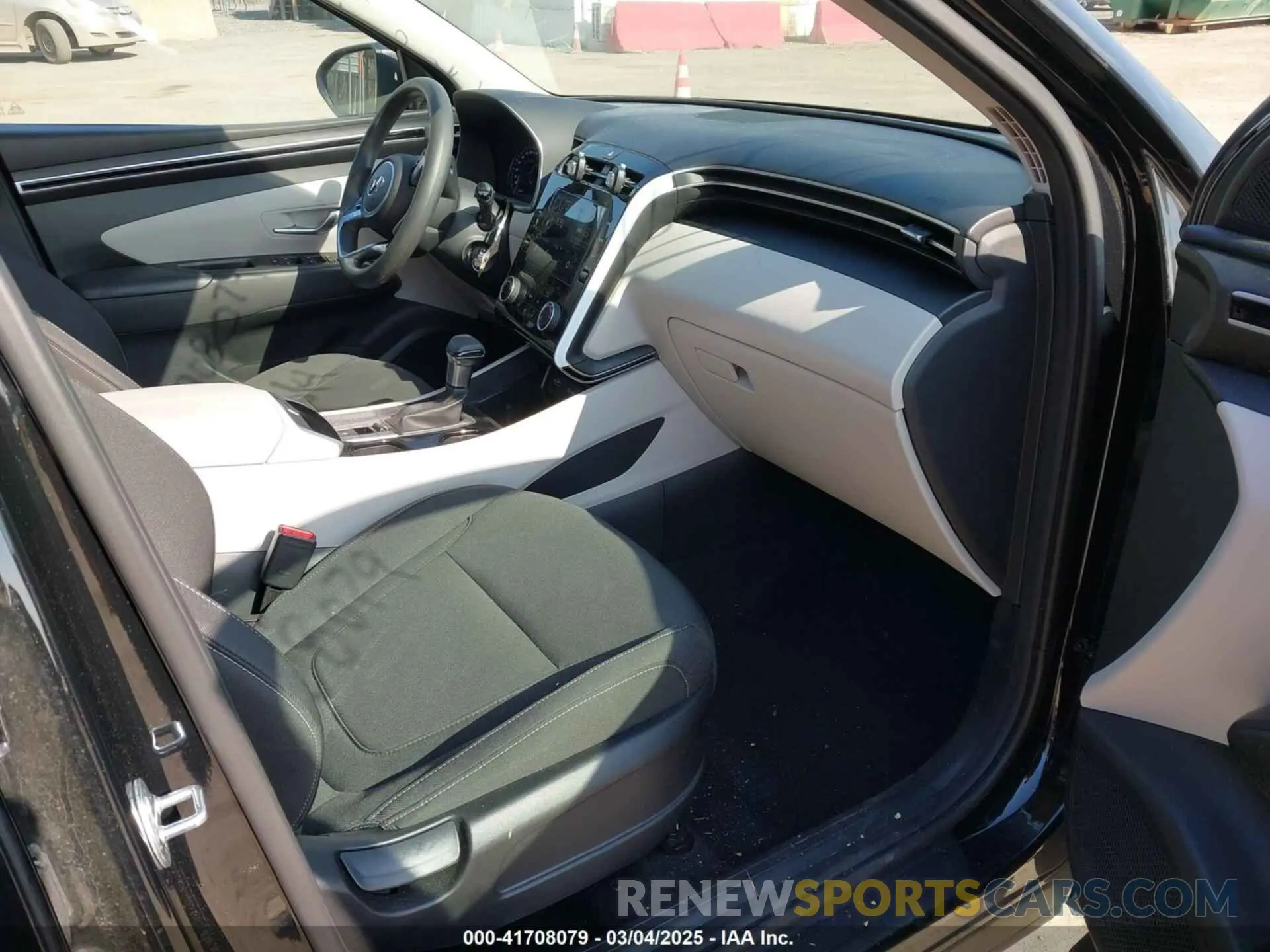 5 Photograph of a damaged car 5NMJA3DE3RH308009 HYUNDAI TUCSON 2024