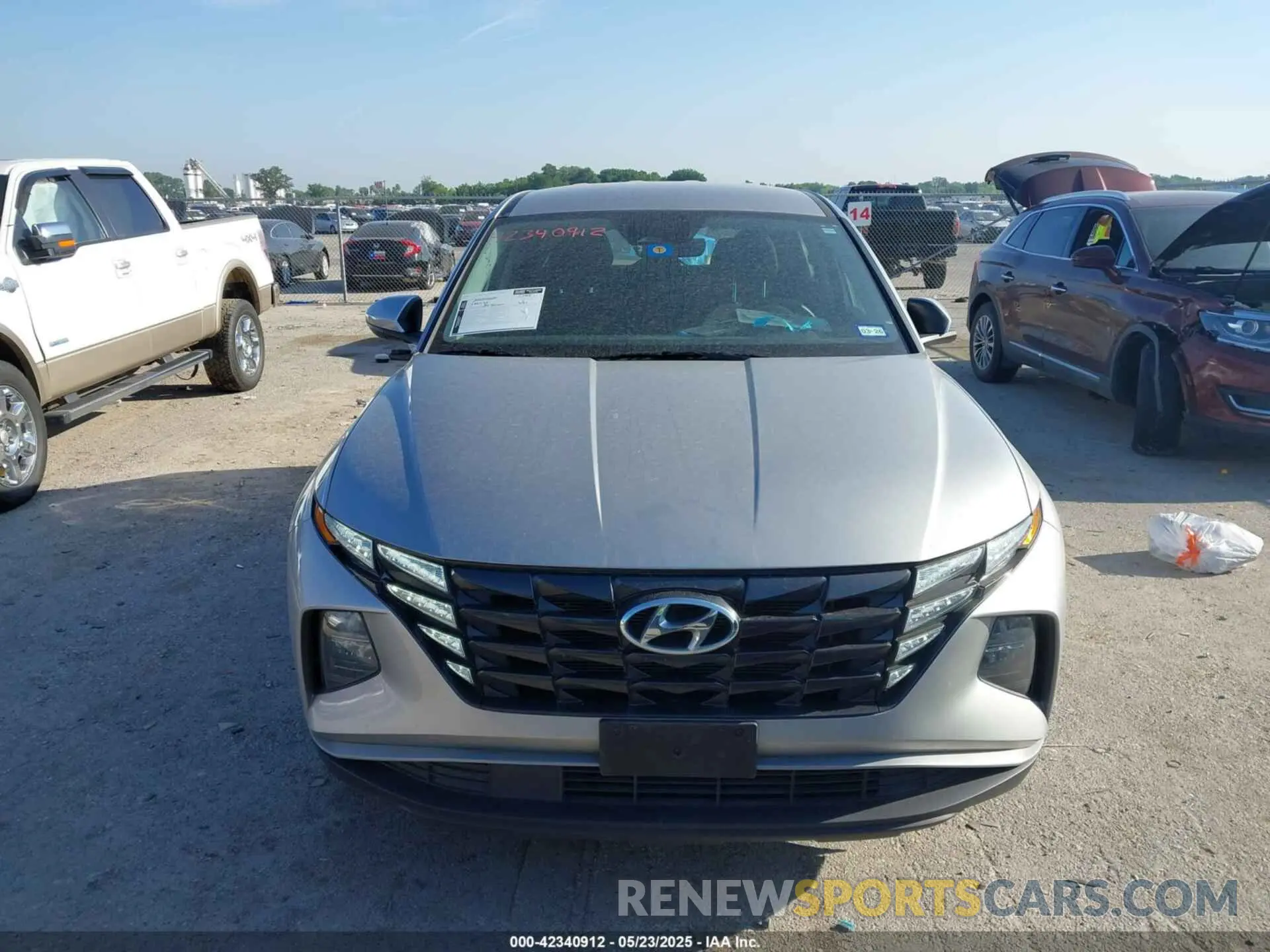 12 Photograph of a damaged car 5NMJA3DE4RH403145 HYUNDAI TUCSON 2024