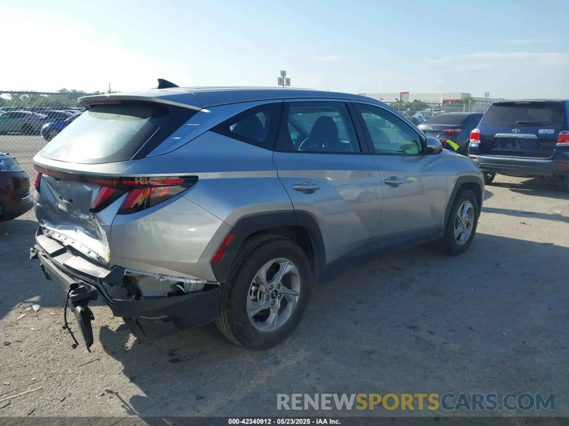 4 Photograph of a damaged car 5NMJA3DE4RH403145 HYUNDAI TUCSON 2024