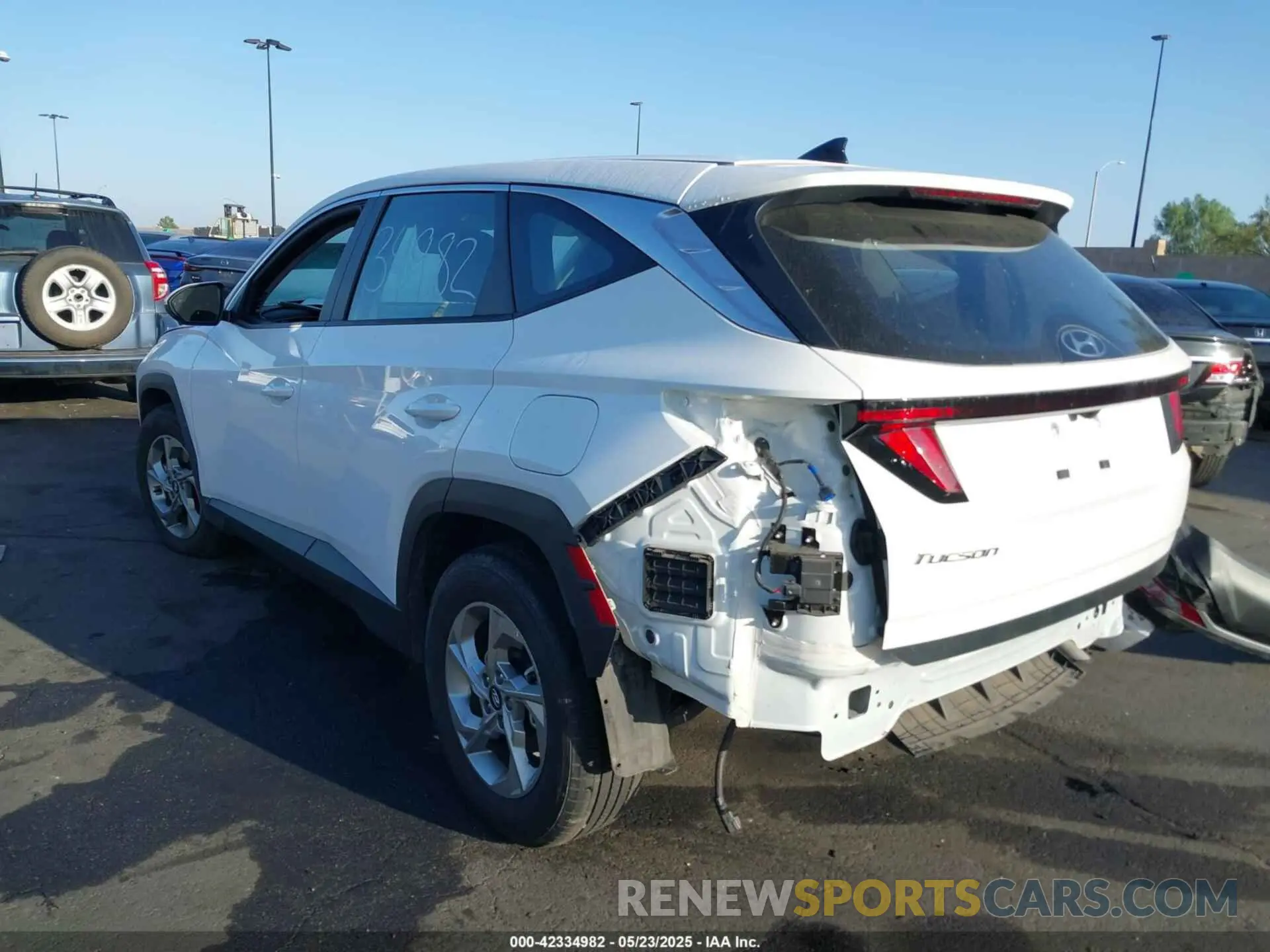 15 Photograph of a damaged car 5NMJA3DE4RH434346 HYUNDAI TUCSON 2024