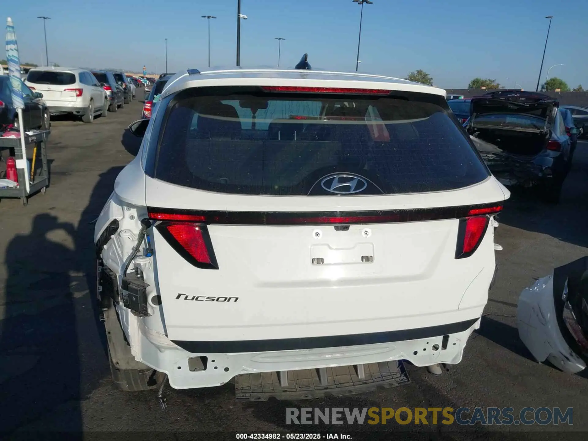17 Photograph of a damaged car 5NMJA3DE4RH434346 HYUNDAI TUCSON 2024