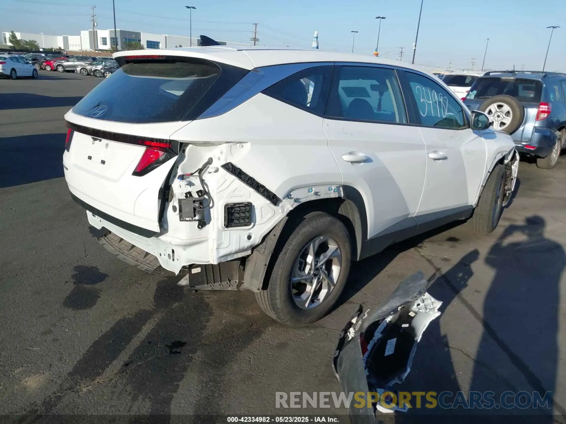 4 Photograph of a damaged car 5NMJA3DE4RH434346 HYUNDAI TUCSON 2024