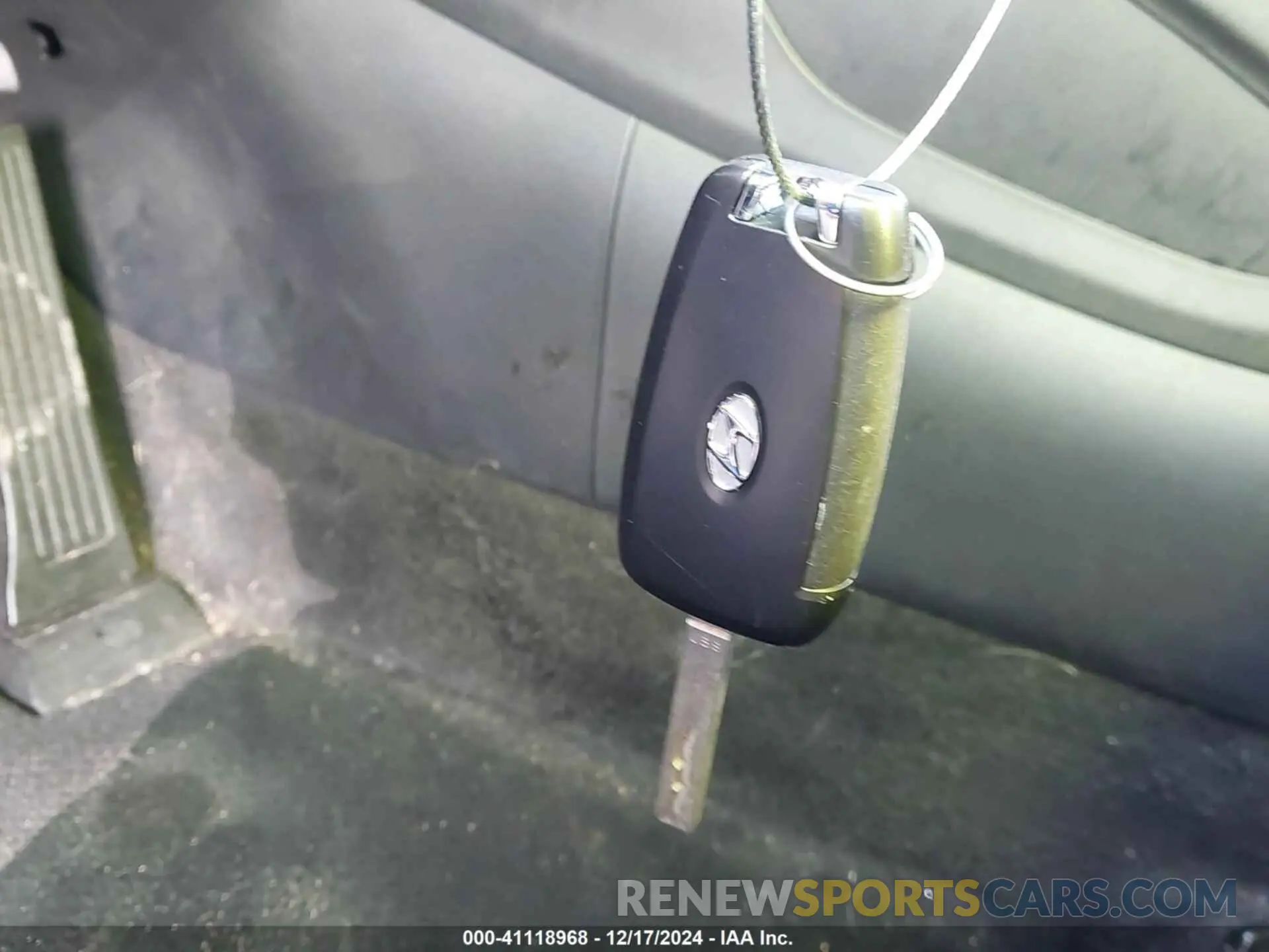 11 Photograph of a damaged car 5NMJA3DE6RH314970 HYUNDAI TUCSON 2024