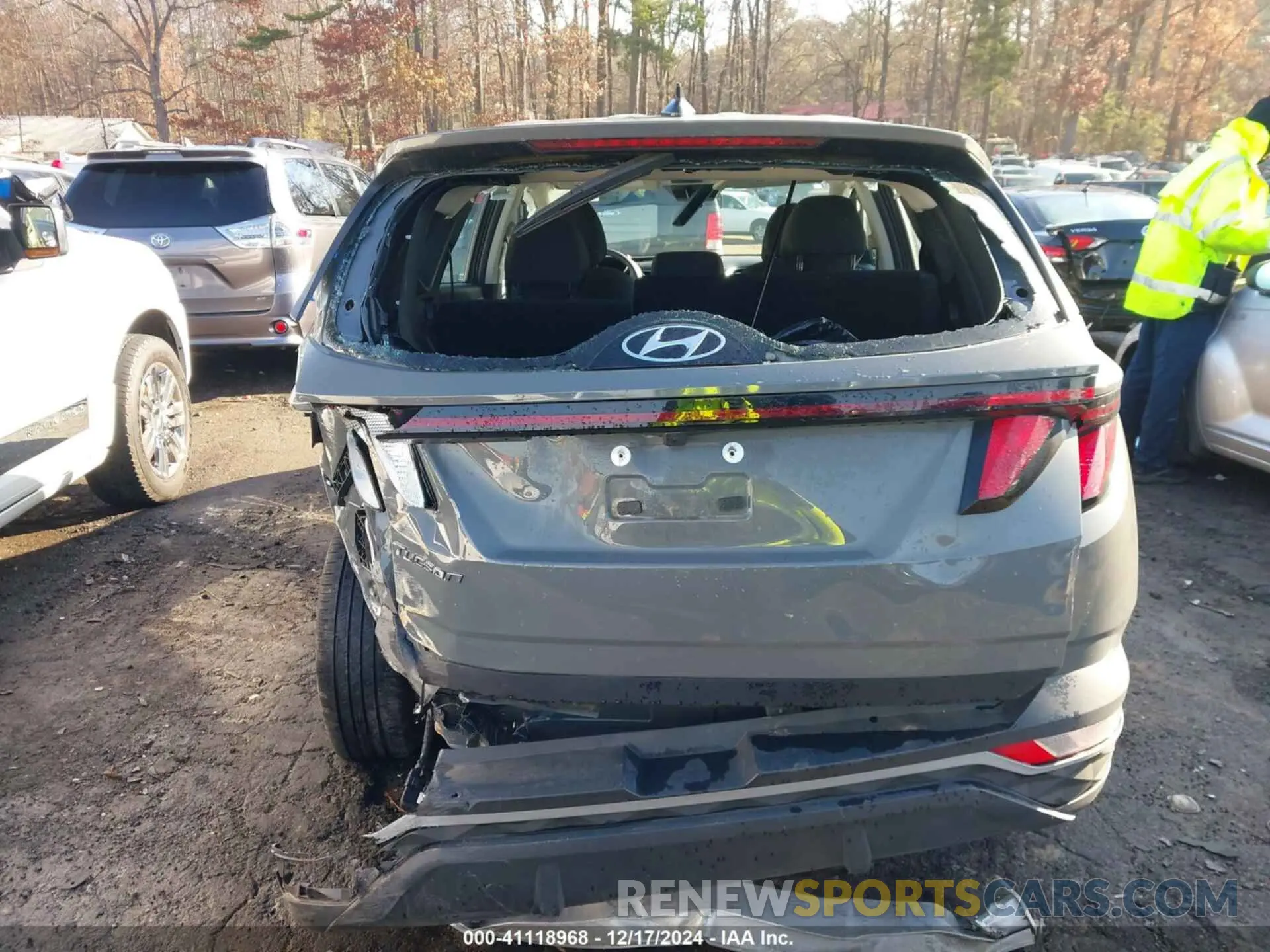 16 Photograph of a damaged car 5NMJA3DE6RH314970 HYUNDAI TUCSON 2024