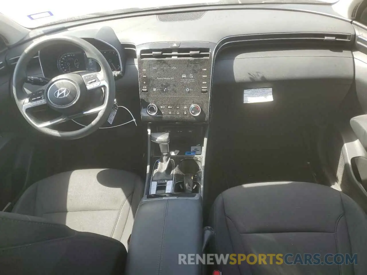 8 Photograph of a damaged car 5NMJA3DE6RH379060 HYUNDAI TUCSON 2024