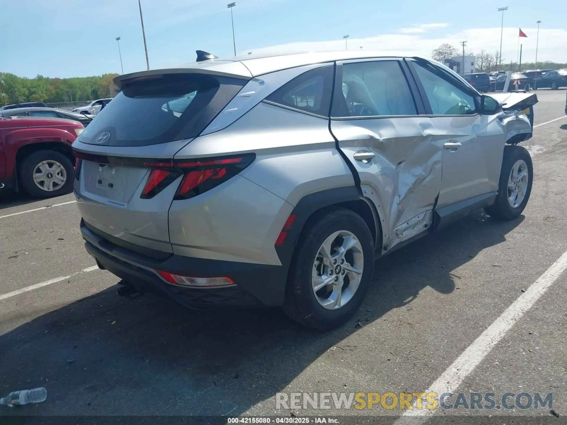 4 Photograph of a damaged car 5NMJA3DE7RH325329 HYUNDAI TUCSON 2024