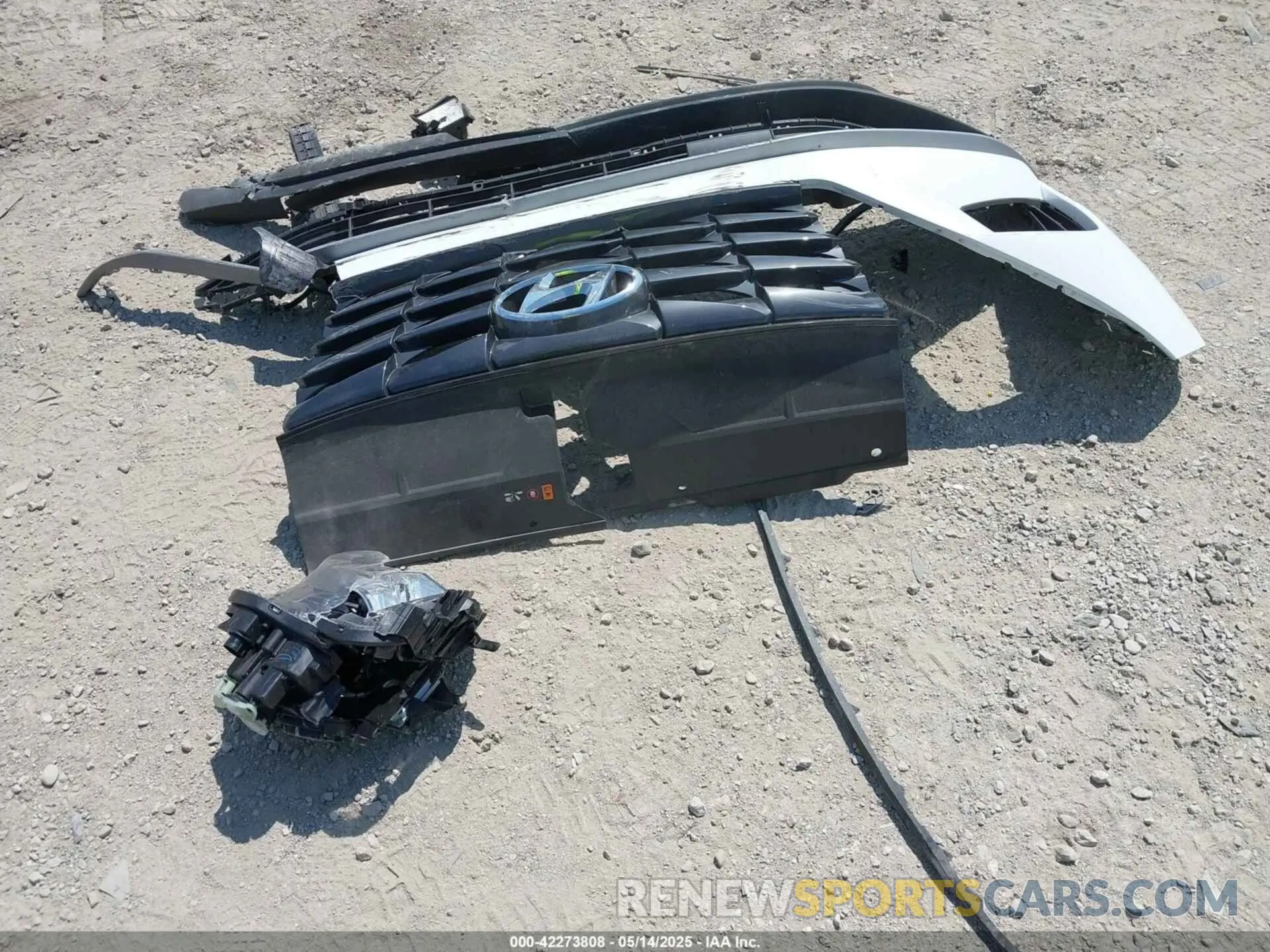 12 Photograph of a damaged car 5NMJA3DE7RH378290 HYUNDAI TUCSON 2024