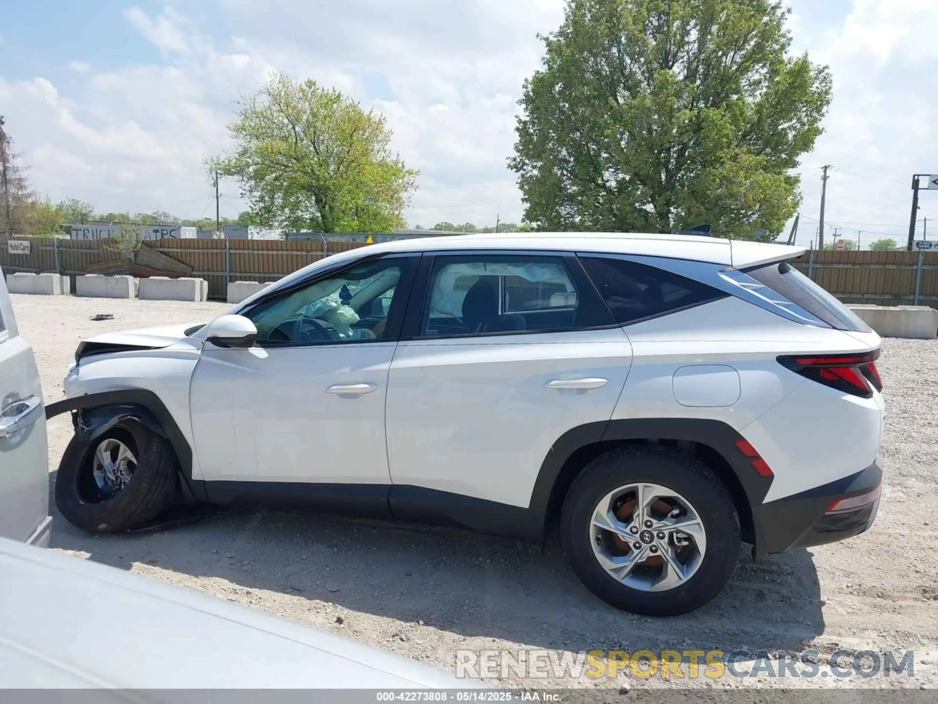 15 Photograph of a damaged car 5NMJA3DE7RH378290 HYUNDAI TUCSON 2024