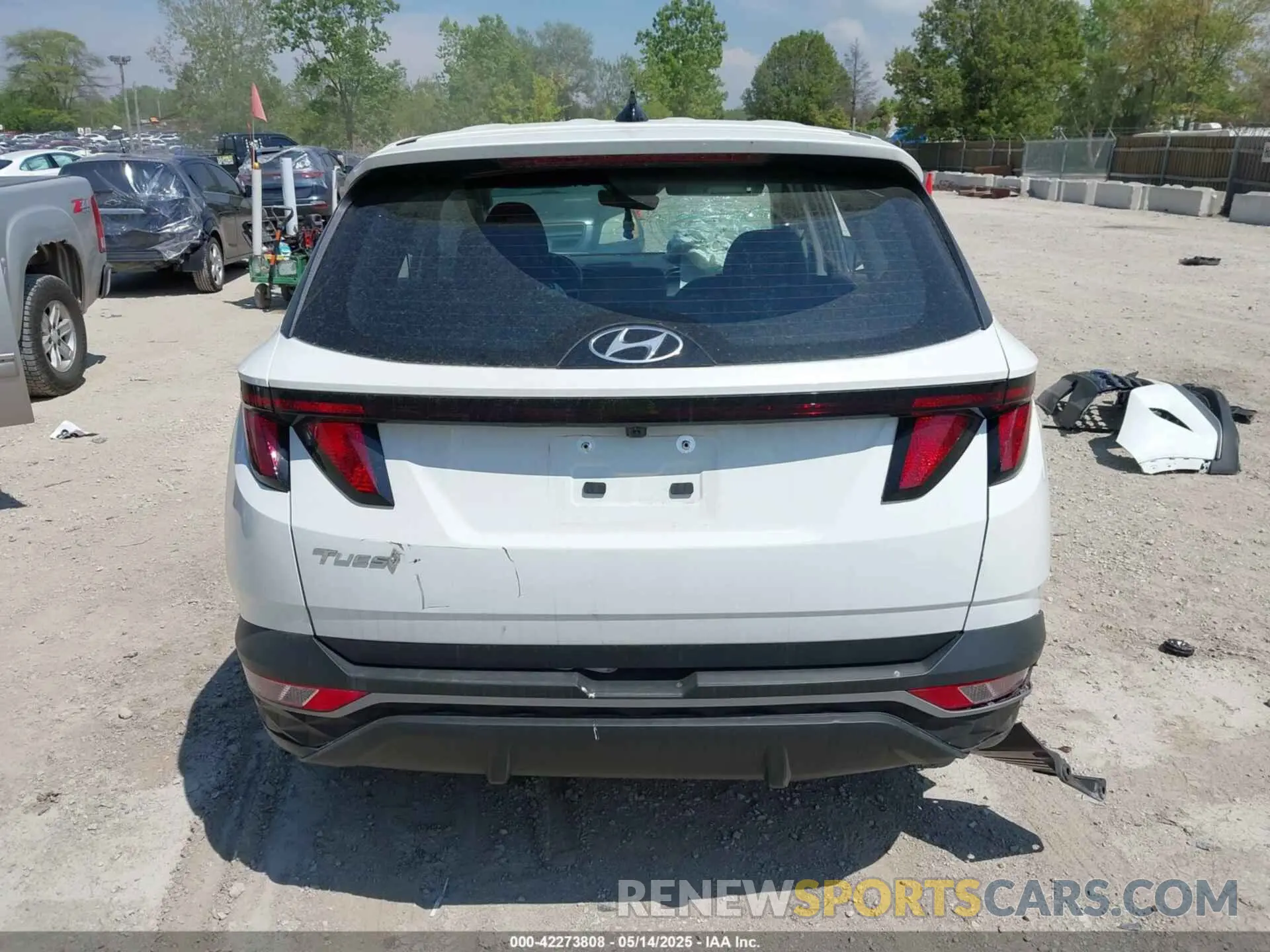 17 Photograph of a damaged car 5NMJA3DE7RH378290 HYUNDAI TUCSON 2024