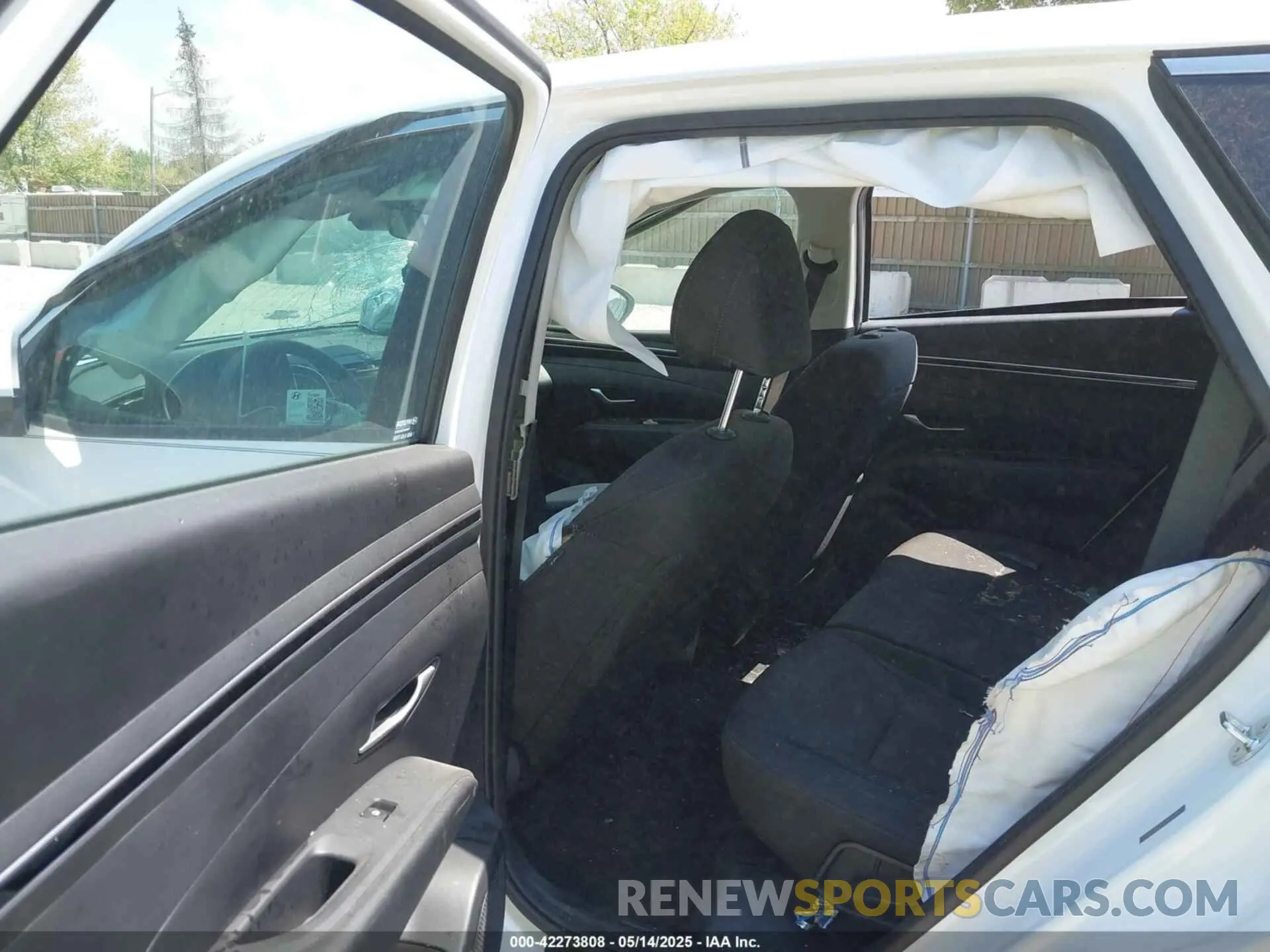 8 Photograph of a damaged car 5NMJA3DE7RH378290 HYUNDAI TUCSON 2024