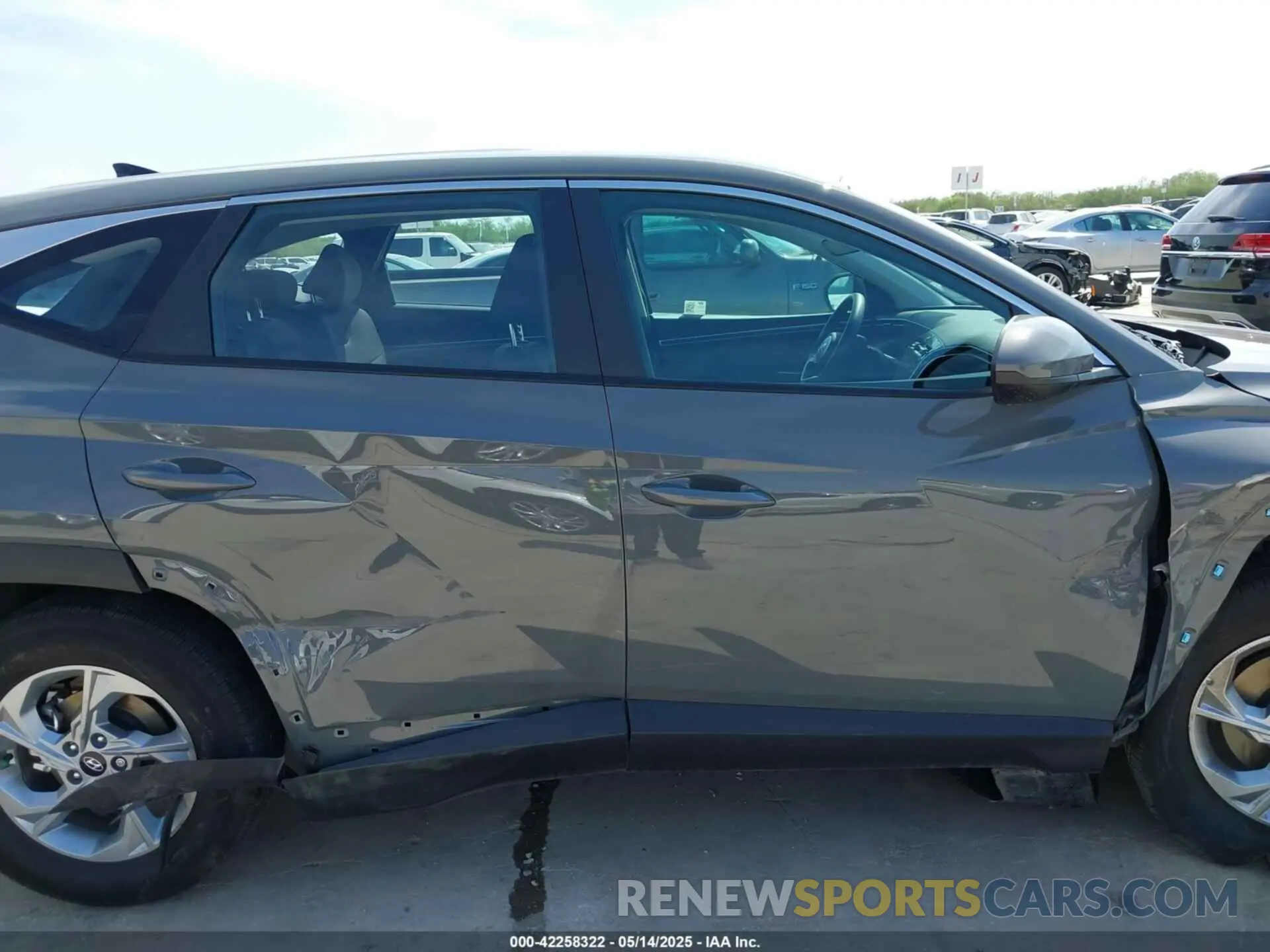 14 Photograph of a damaged car 5NMJA3DE7RH439931 HYUNDAI TUCSON 2024