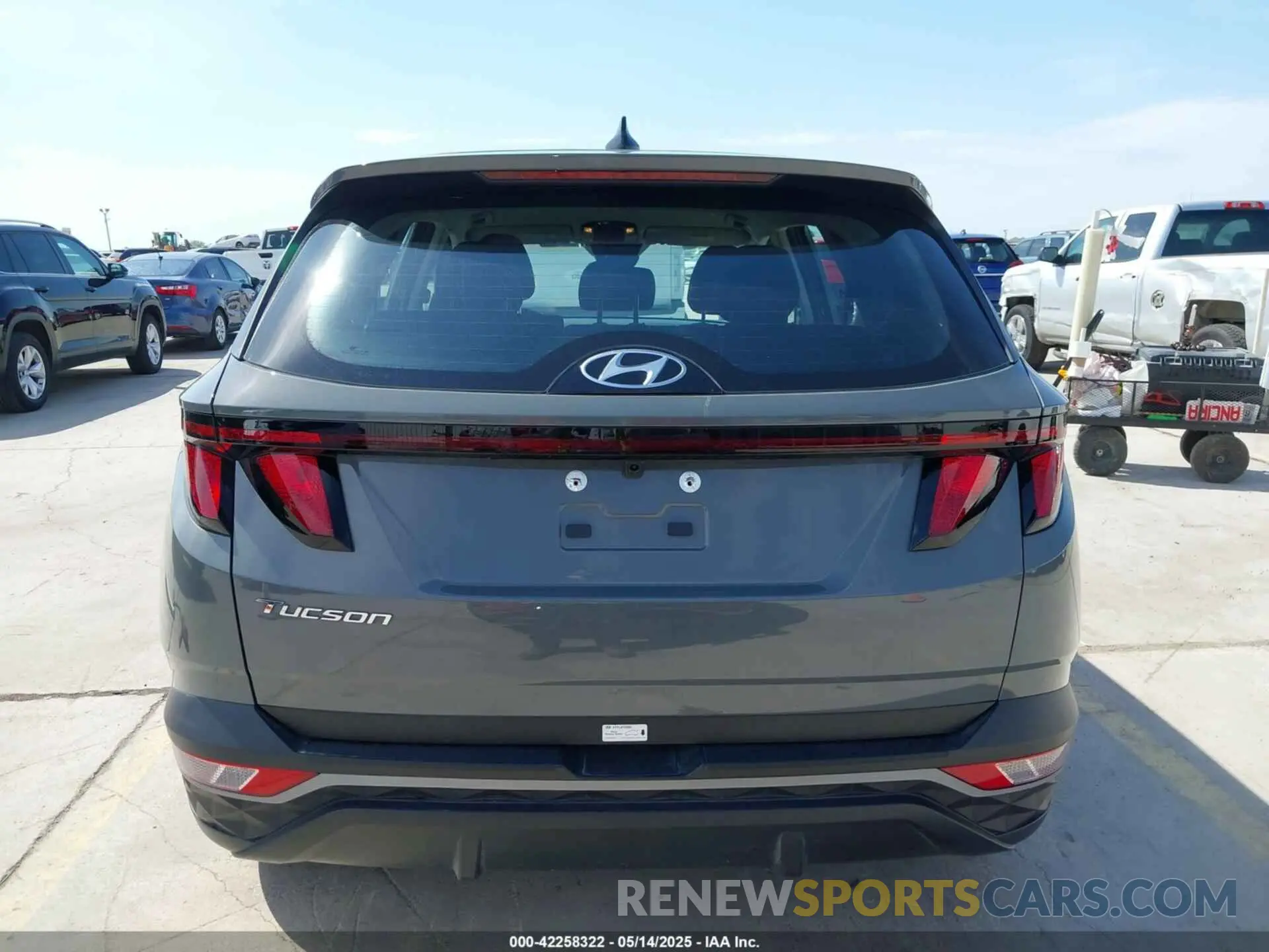 17 Photograph of a damaged car 5NMJA3DE7RH439931 HYUNDAI TUCSON 2024