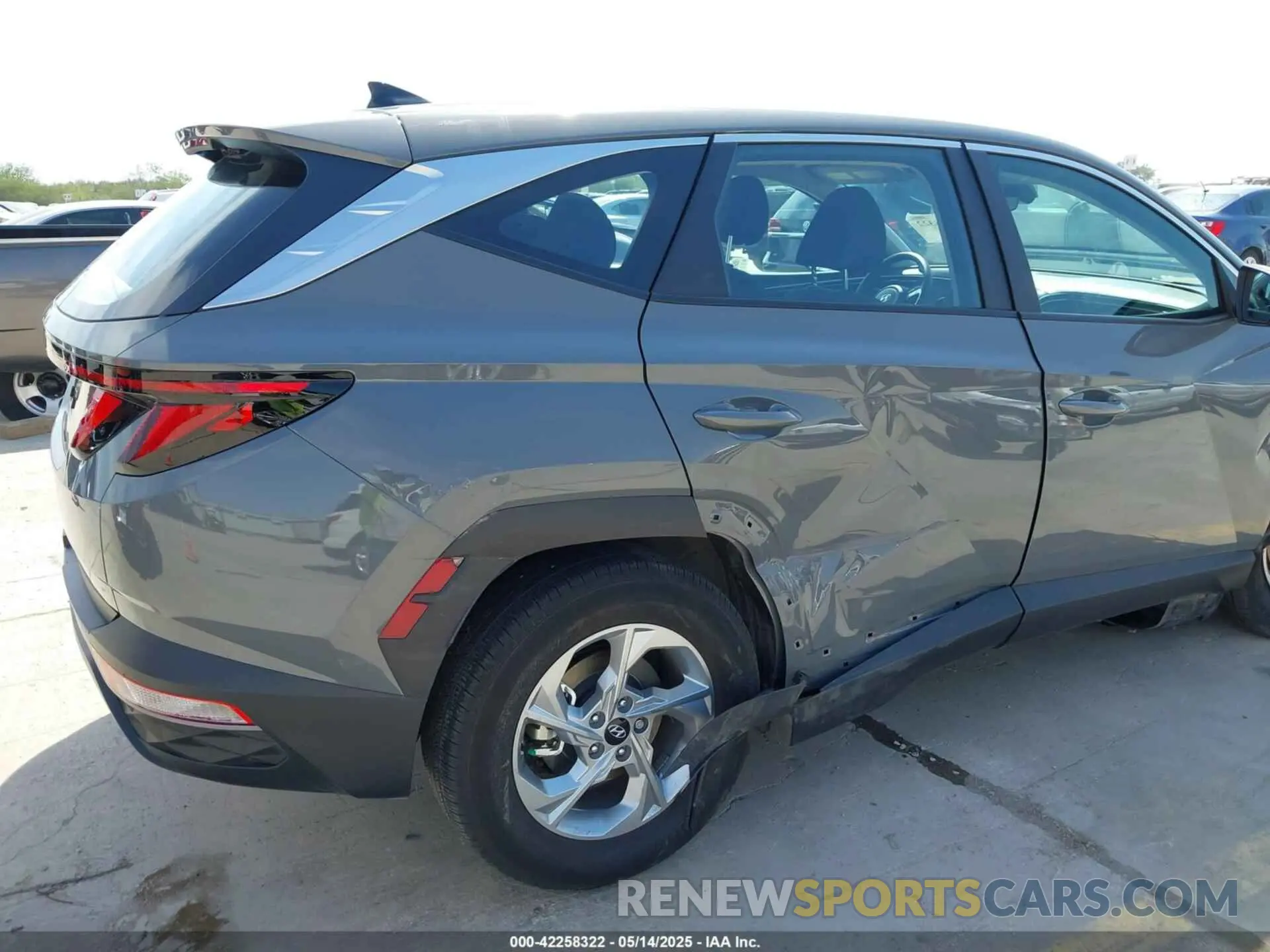 18 Photograph of a damaged car 5NMJA3DE7RH439931 HYUNDAI TUCSON 2024