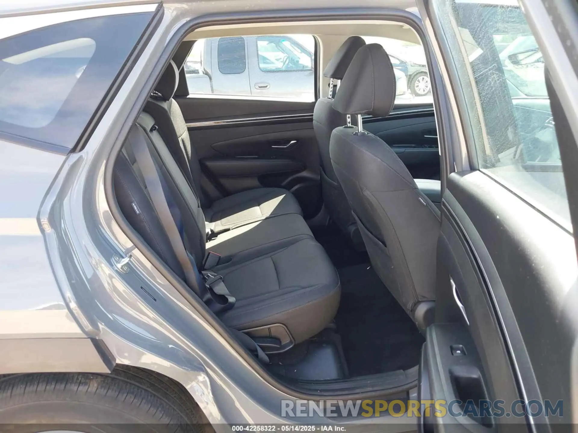 8 Photograph of a damaged car 5NMJA3DE7RH439931 HYUNDAI TUCSON 2024