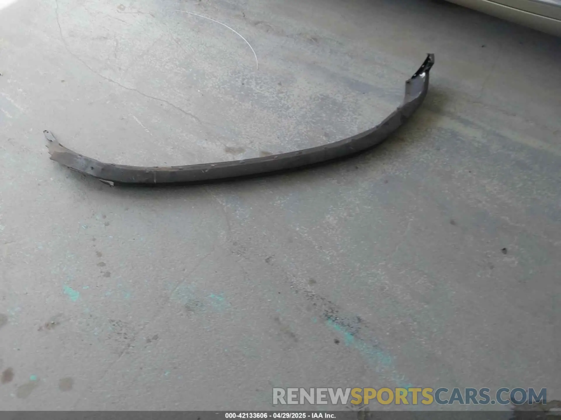 11 Photograph of a damaged car 5NMJA3DE8RH303131 HYUNDAI TUCSON 2024