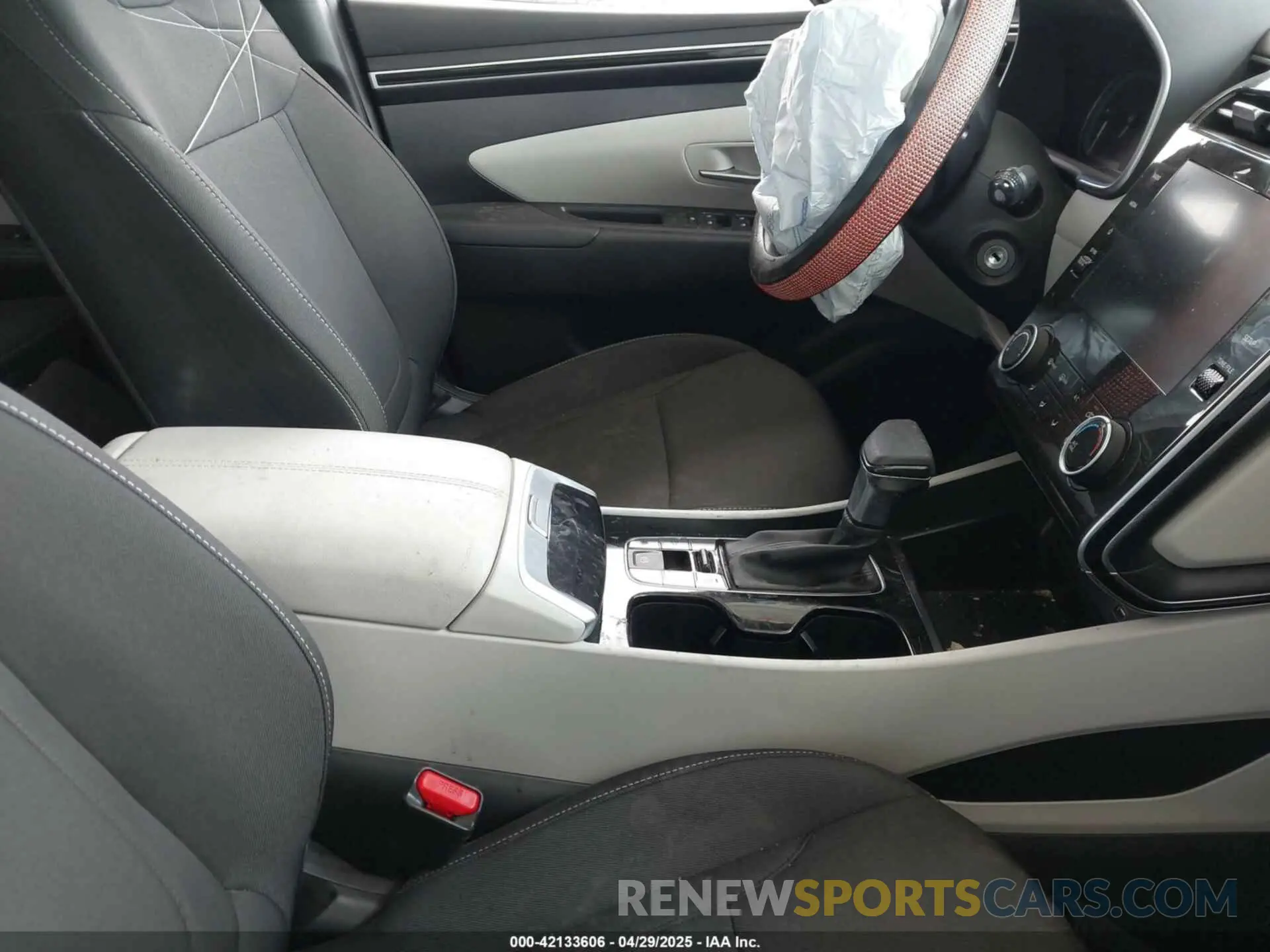 5 Photograph of a damaged car 5NMJA3DE8RH303131 HYUNDAI TUCSON 2024