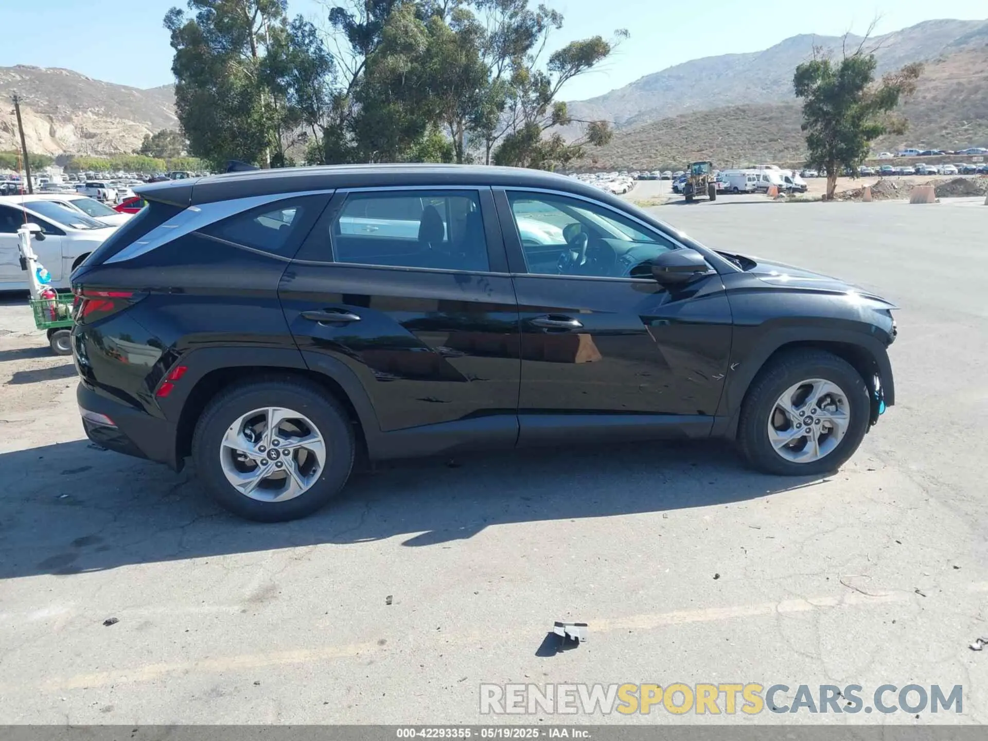 14 Photograph of a damaged car 5NMJA3DE8RH330605 HYUNDAI TUCSON 2024