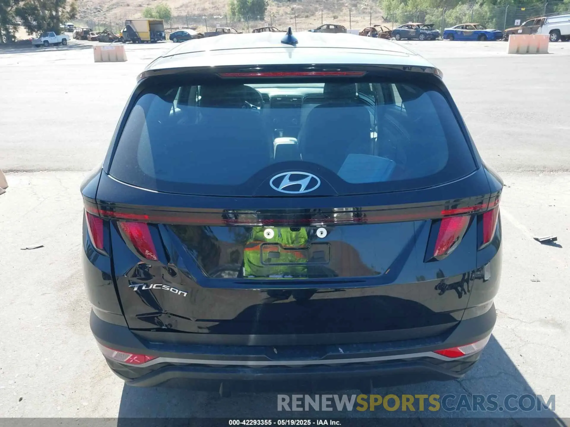 17 Photograph of a damaged car 5NMJA3DE8RH330605 HYUNDAI TUCSON 2024