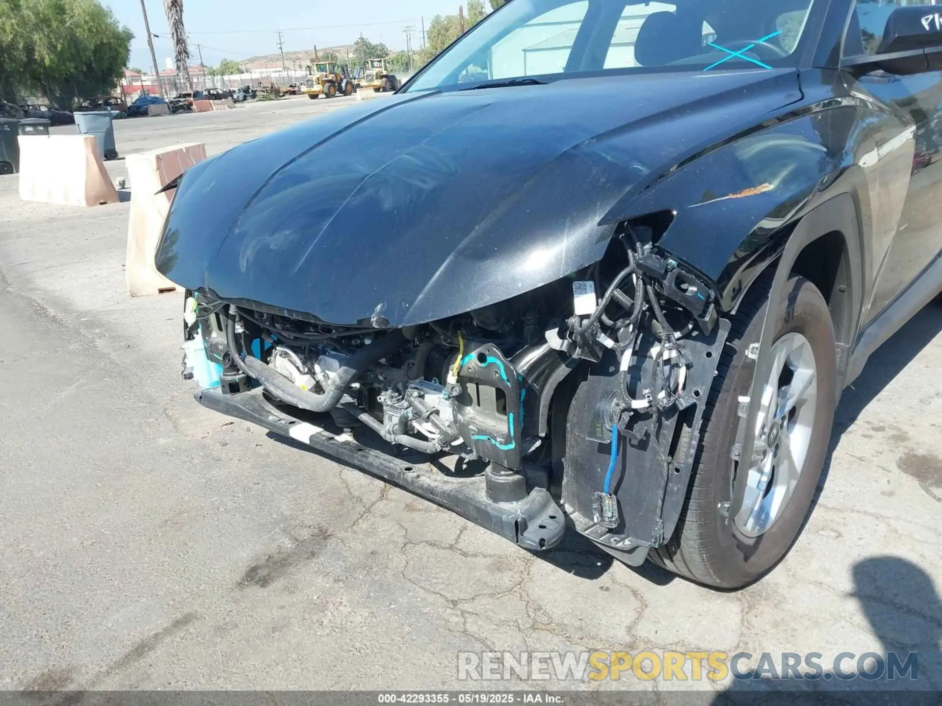 18 Photograph of a damaged car 5NMJA3DE8RH330605 HYUNDAI TUCSON 2024