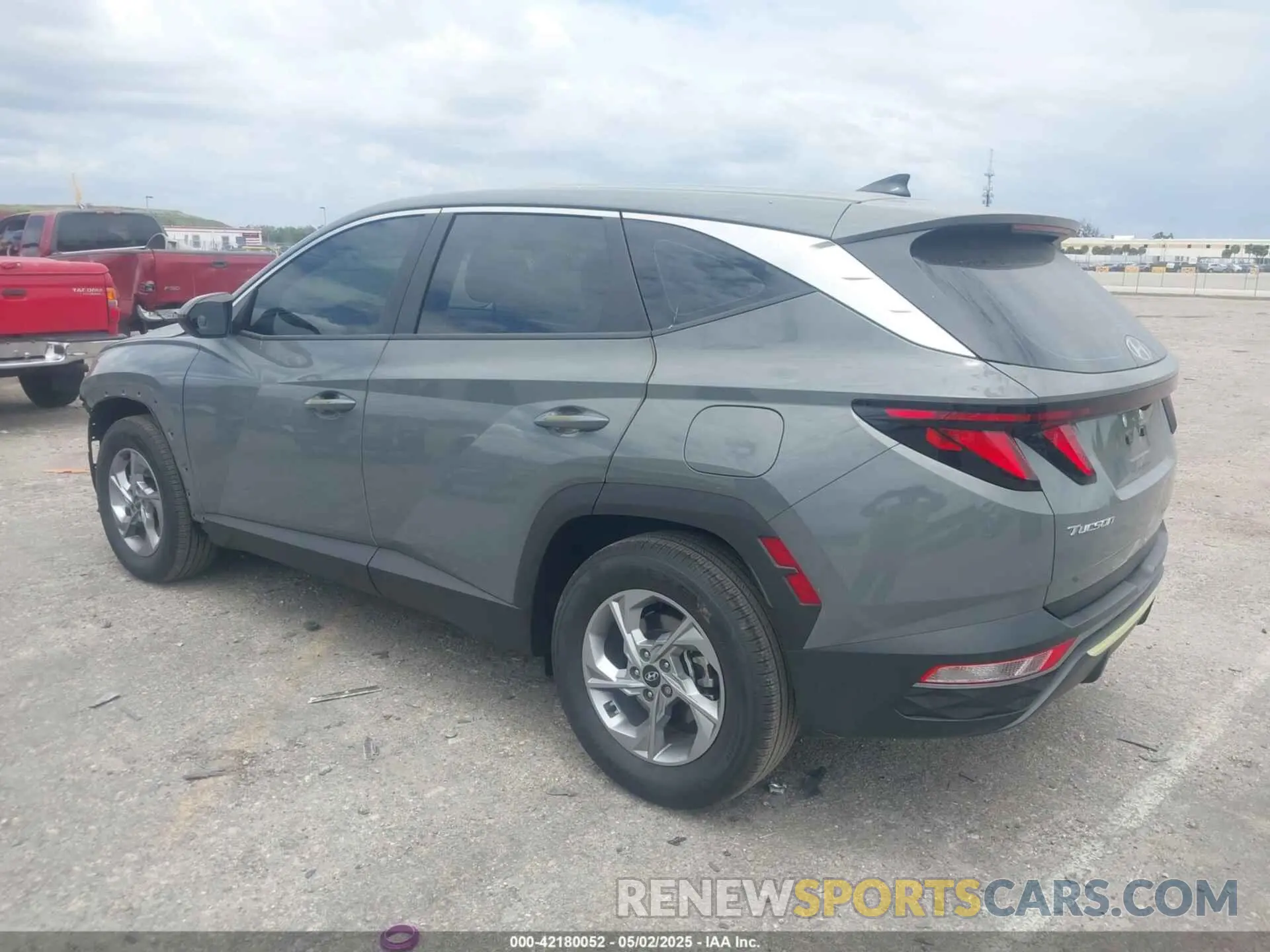3 Photograph of a damaged car 5NMJA3DE8RH374989 HYUNDAI TUCSON 2024