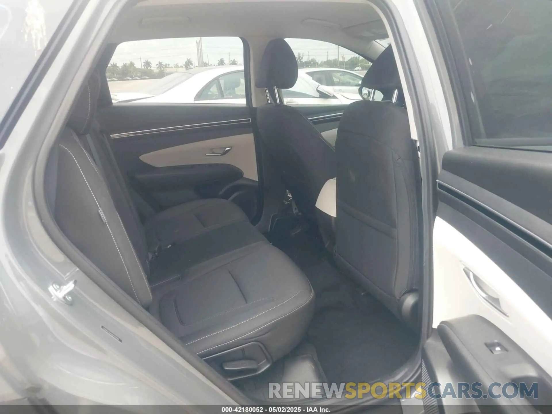 8 Photograph of a damaged car 5NMJA3DE8RH374989 HYUNDAI TUCSON 2024