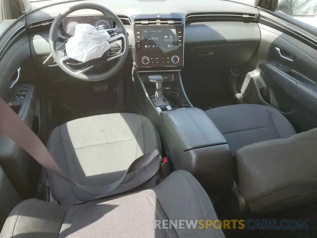 8 Photograph of a damaged car 5NMJA3DE9RH430020 HYUNDAI TUCSON 2024