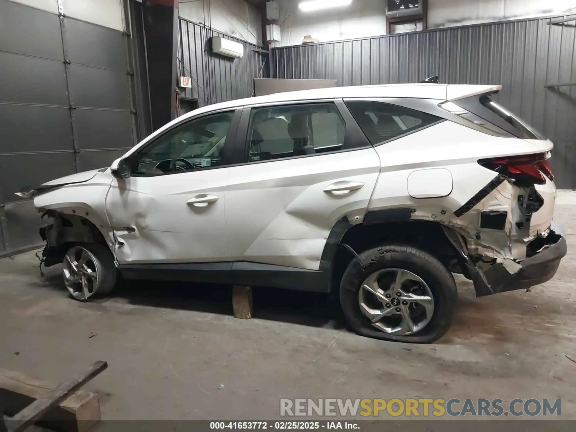 15 Photograph of a damaged car 5NMJACDE0RH418046 HYUNDAI TUCSON 2024