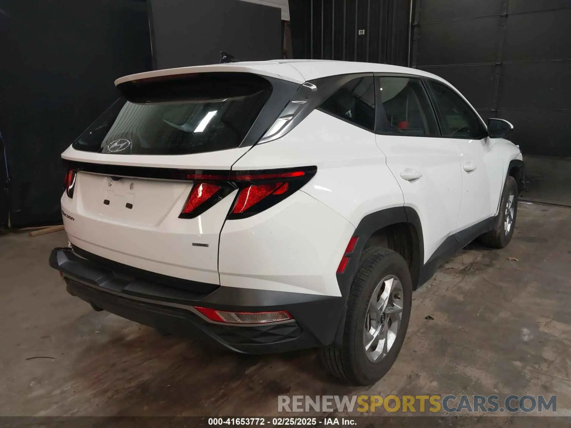 4 Photograph of a damaged car 5NMJACDE0RH418046 HYUNDAI TUCSON 2024
