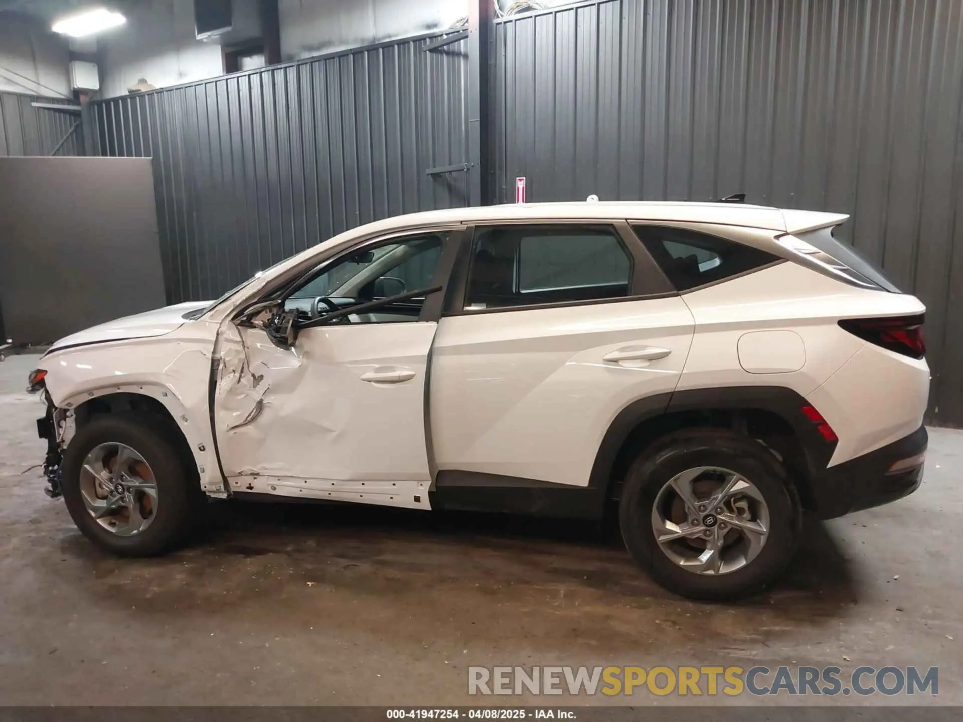 14 Photograph of a damaged car 5NMJACDE2RH439657 HYUNDAI TUCSON 2024