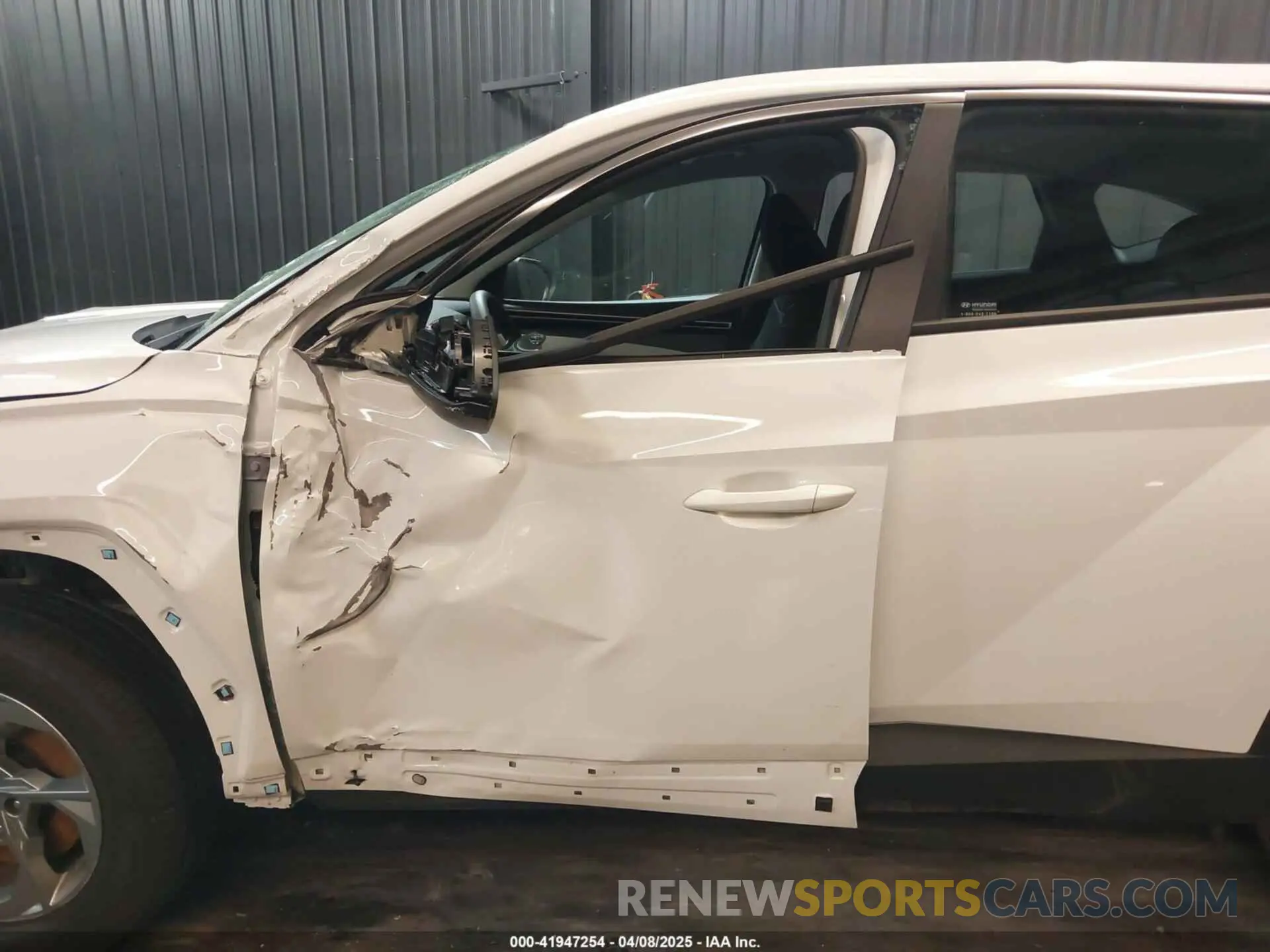 19 Photograph of a damaged car 5NMJACDE2RH439657 HYUNDAI TUCSON 2024