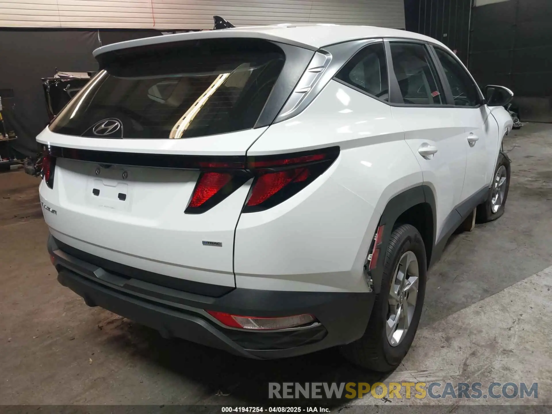 4 Photograph of a damaged car 5NMJACDE2RH439657 HYUNDAI TUCSON 2024