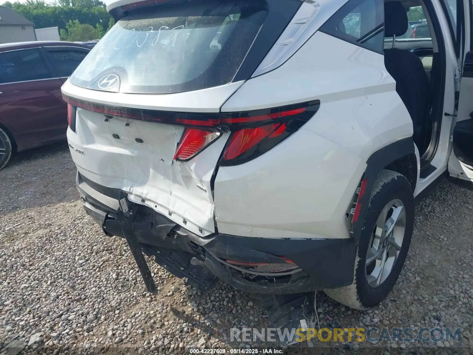 12 Photograph of a damaged car 5NMJACDE3RH431387 HYUNDAI TUCSON 2024