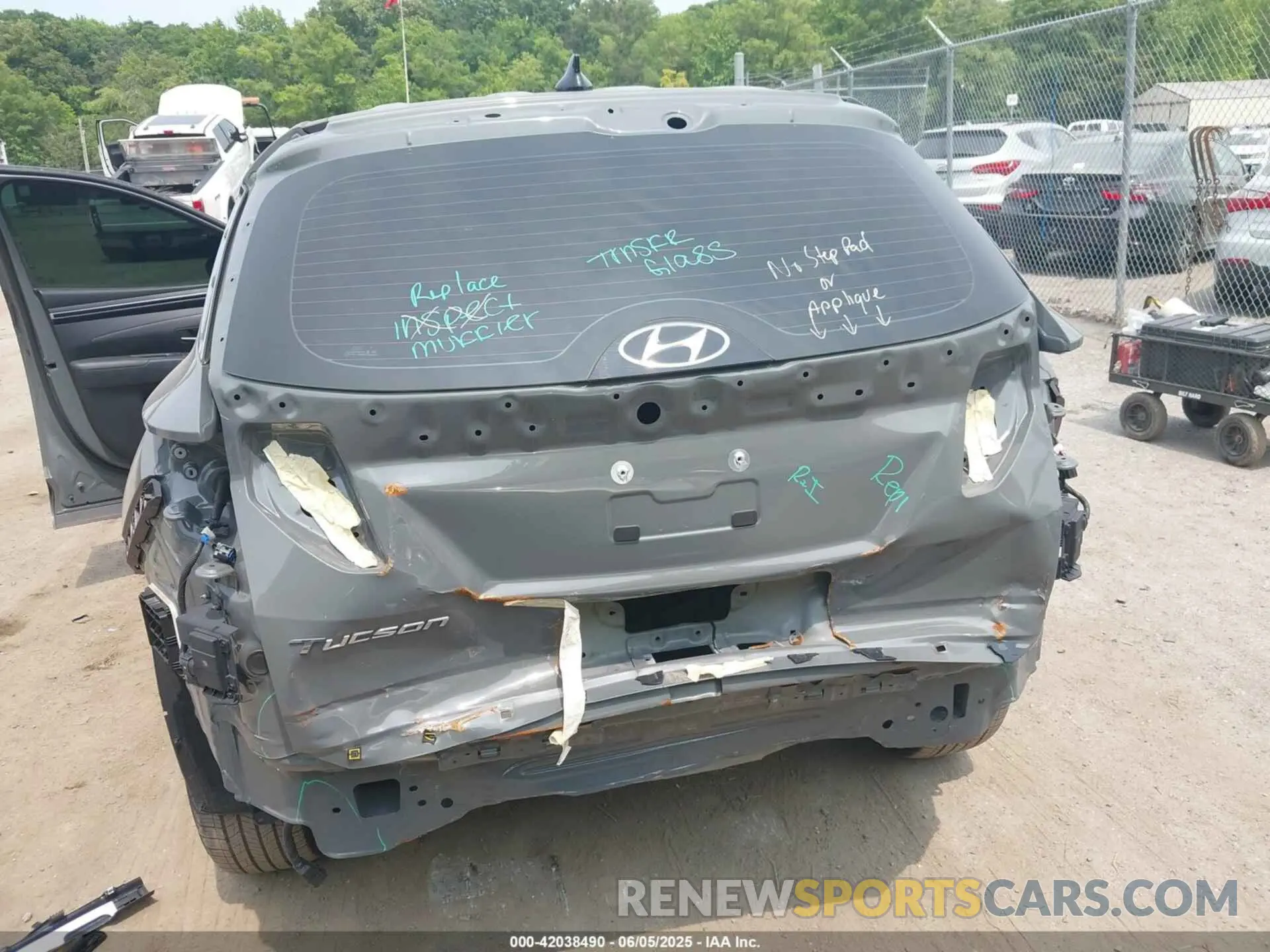6 Photograph of a damaged car 5NMJACDE9RH392272 HYUNDAI TUCSON 2024