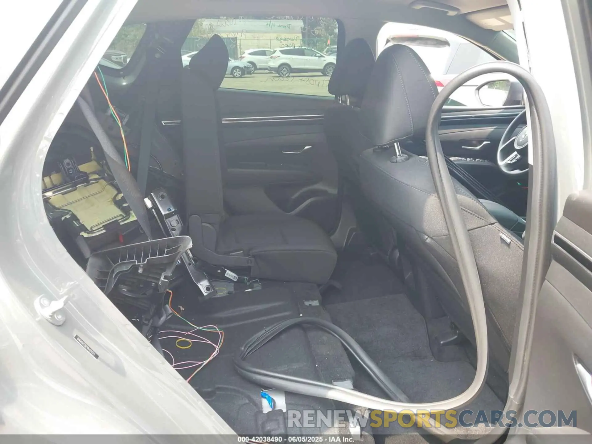 8 Photograph of a damaged car 5NMJACDE9RH392272 HYUNDAI TUCSON 2024