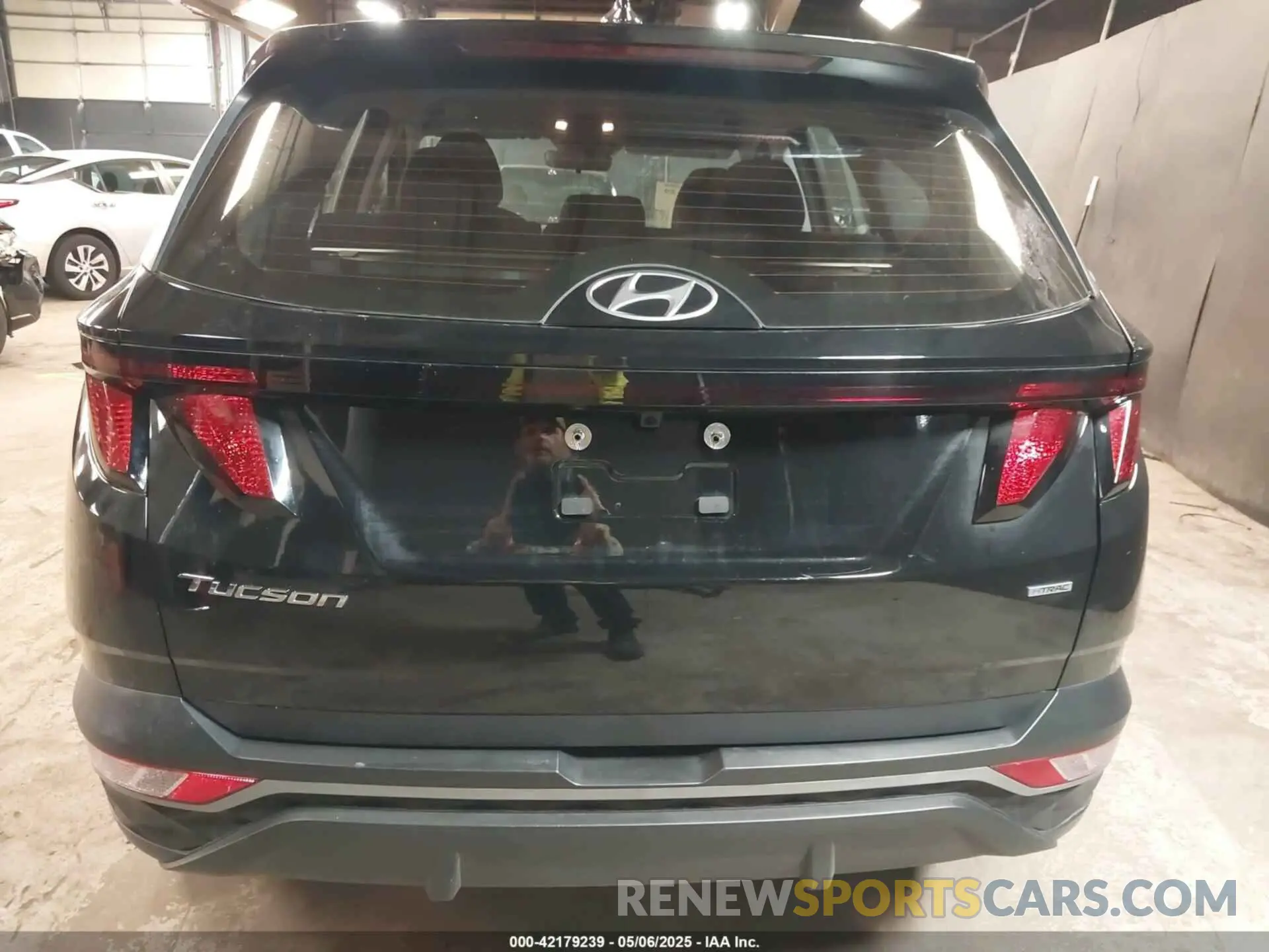 17 Photograph of a damaged car 5NMJACDE9RH400077 HYUNDAI TUCSON 2024