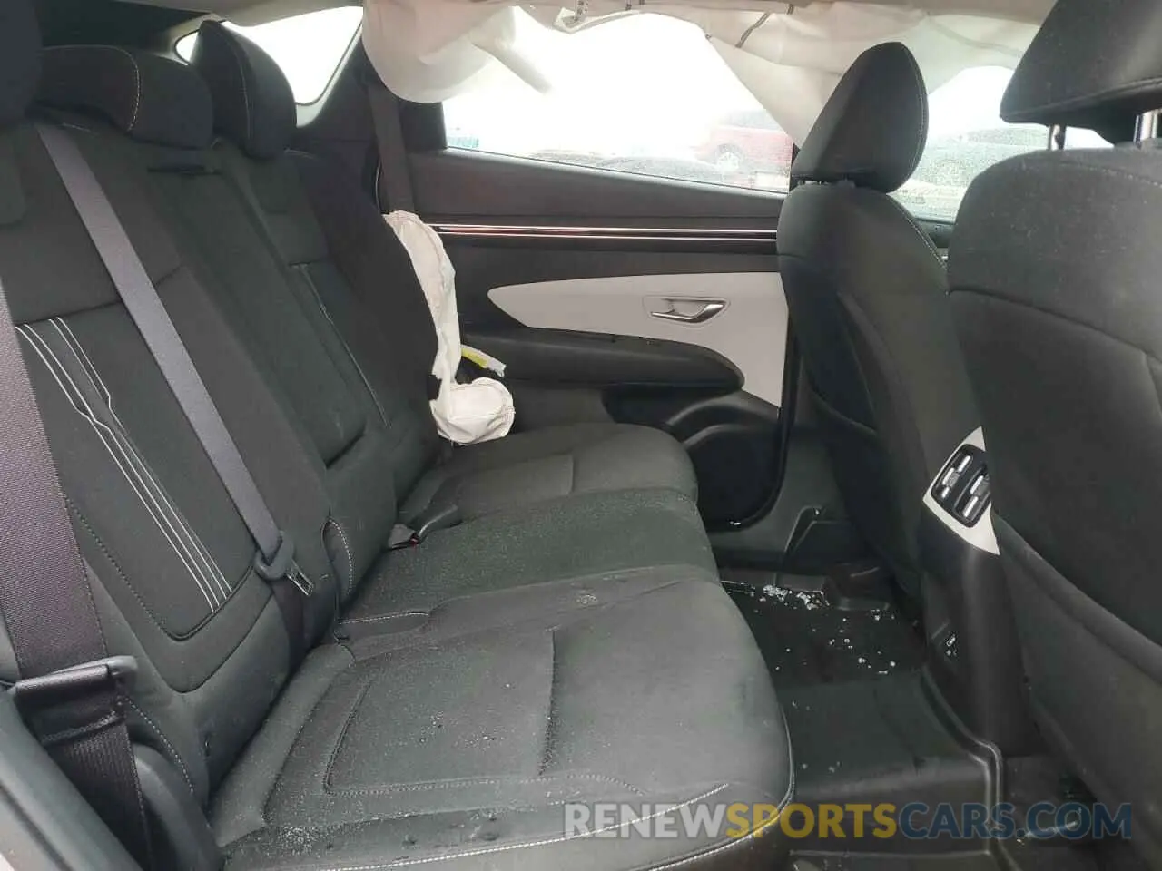 11 Photograph of a damaged car 5NMJB3DE0RH318462 HYUNDAI TUCSON 2024