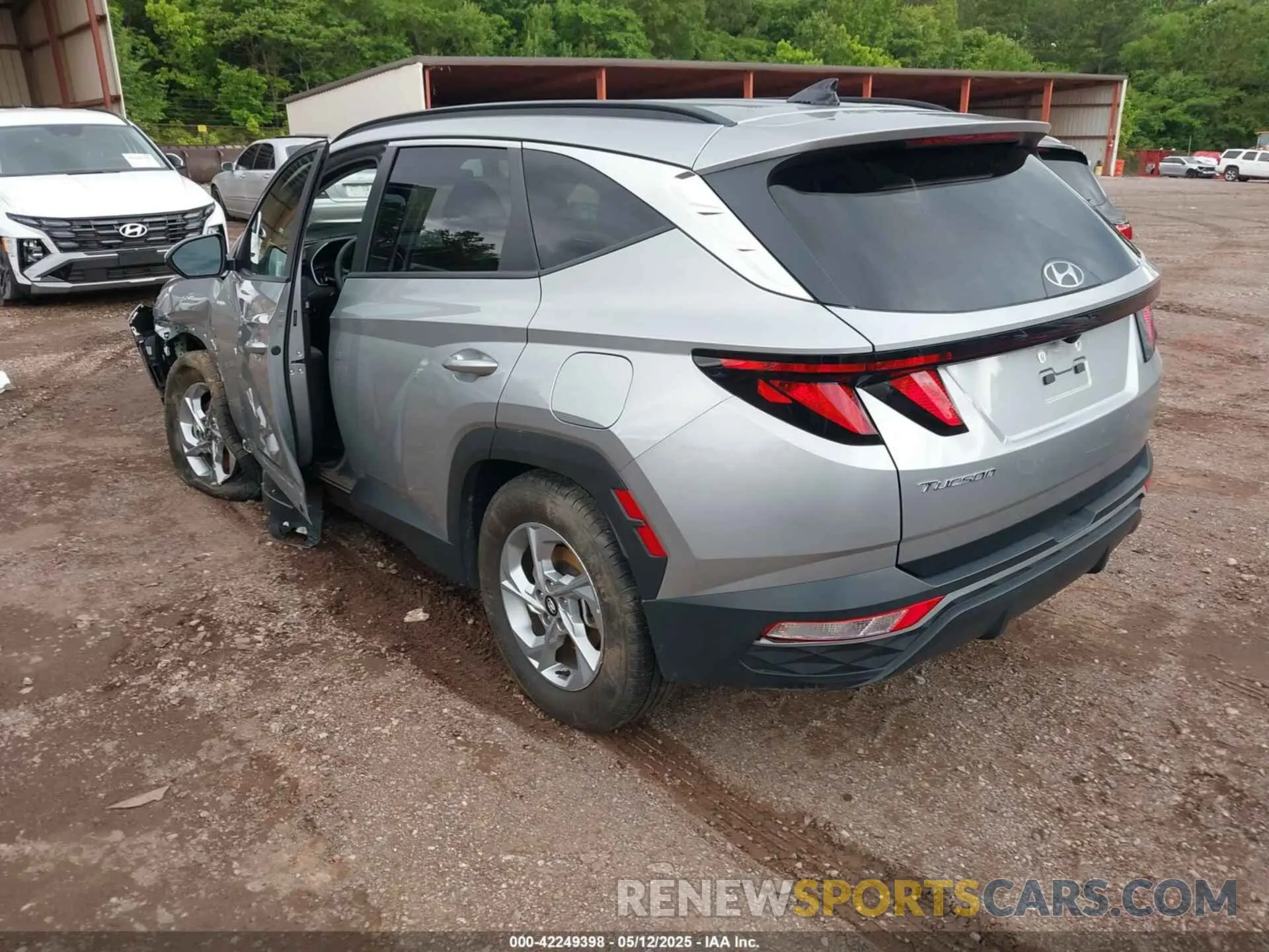 3 Photograph of a damaged car 5NMJB3DE0RH327145 HYUNDAI TUCSON 2024