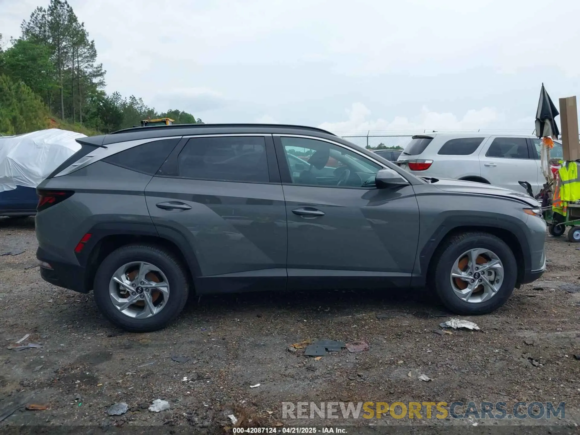 13 Photograph of a damaged car 5NMJB3DE0RH361098 HYUNDAI TUCSON 2024