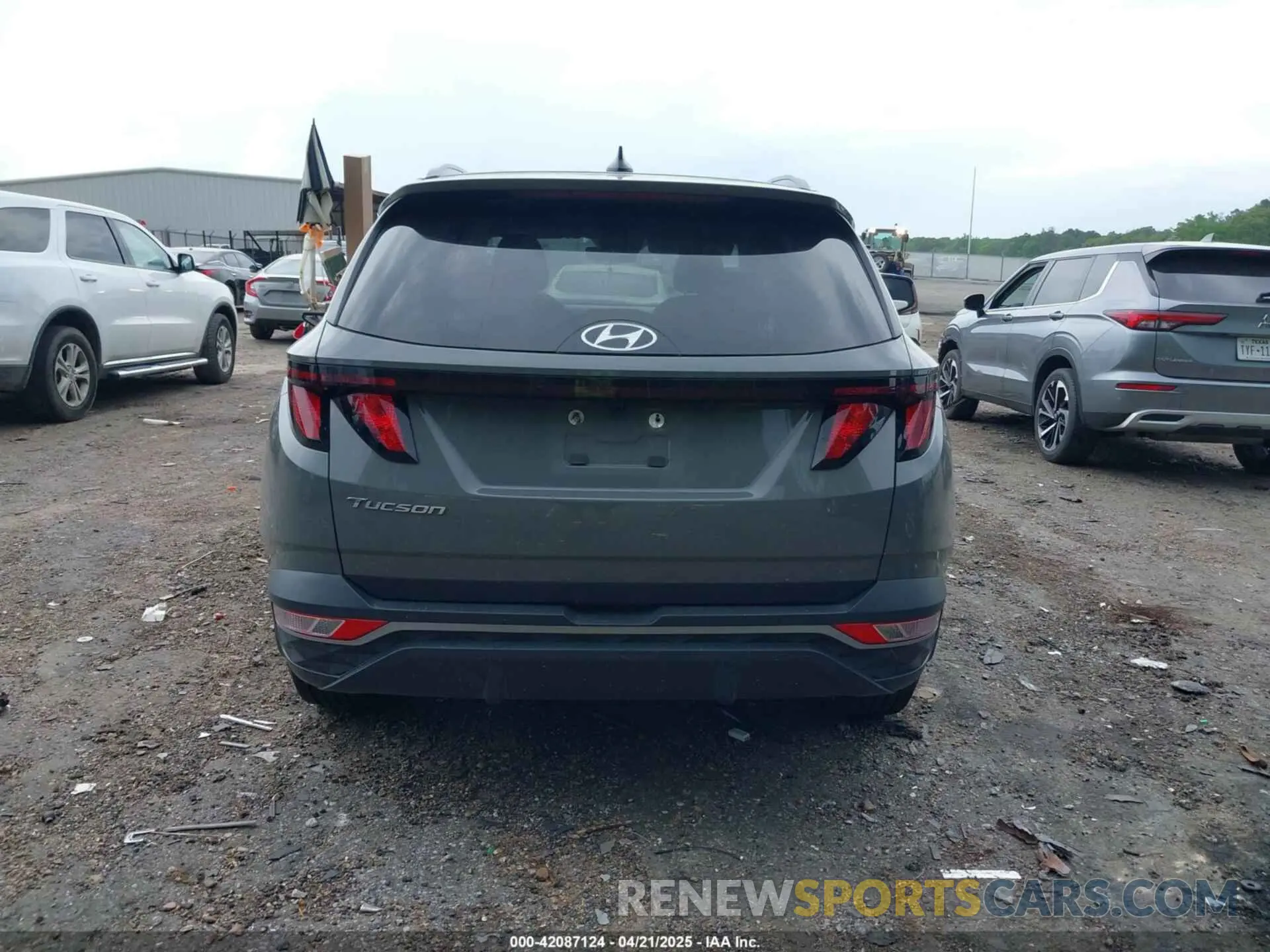 16 Photograph of a damaged car 5NMJB3DE0RH361098 HYUNDAI TUCSON 2024