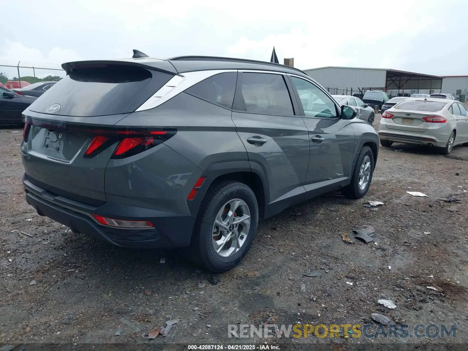 4 Photograph of a damaged car 5NMJB3DE0RH361098 HYUNDAI TUCSON 2024
