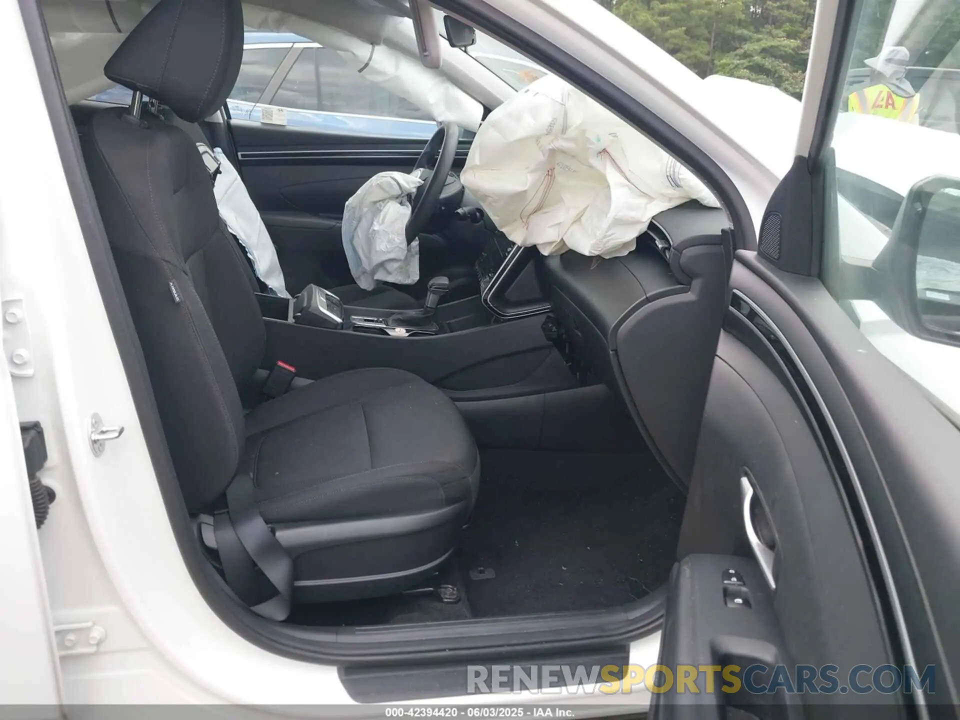 5 Photograph of a damaged car 5NMJB3DE1RH422832 HYUNDAI TUCSON 2024