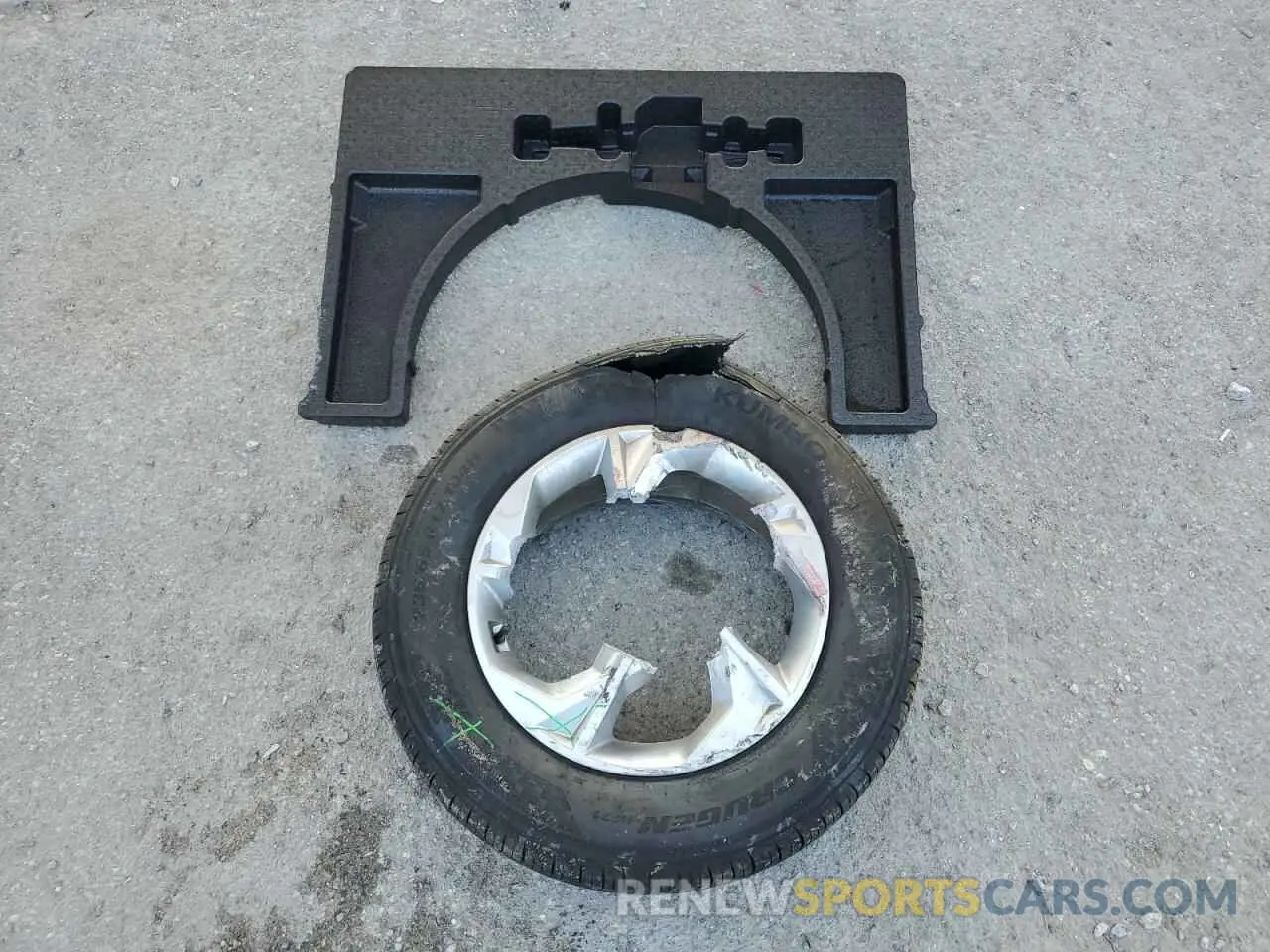13 Photograph of a damaged car 5NMJB3DE2RH395253 HYUNDAI TUCSON 2024