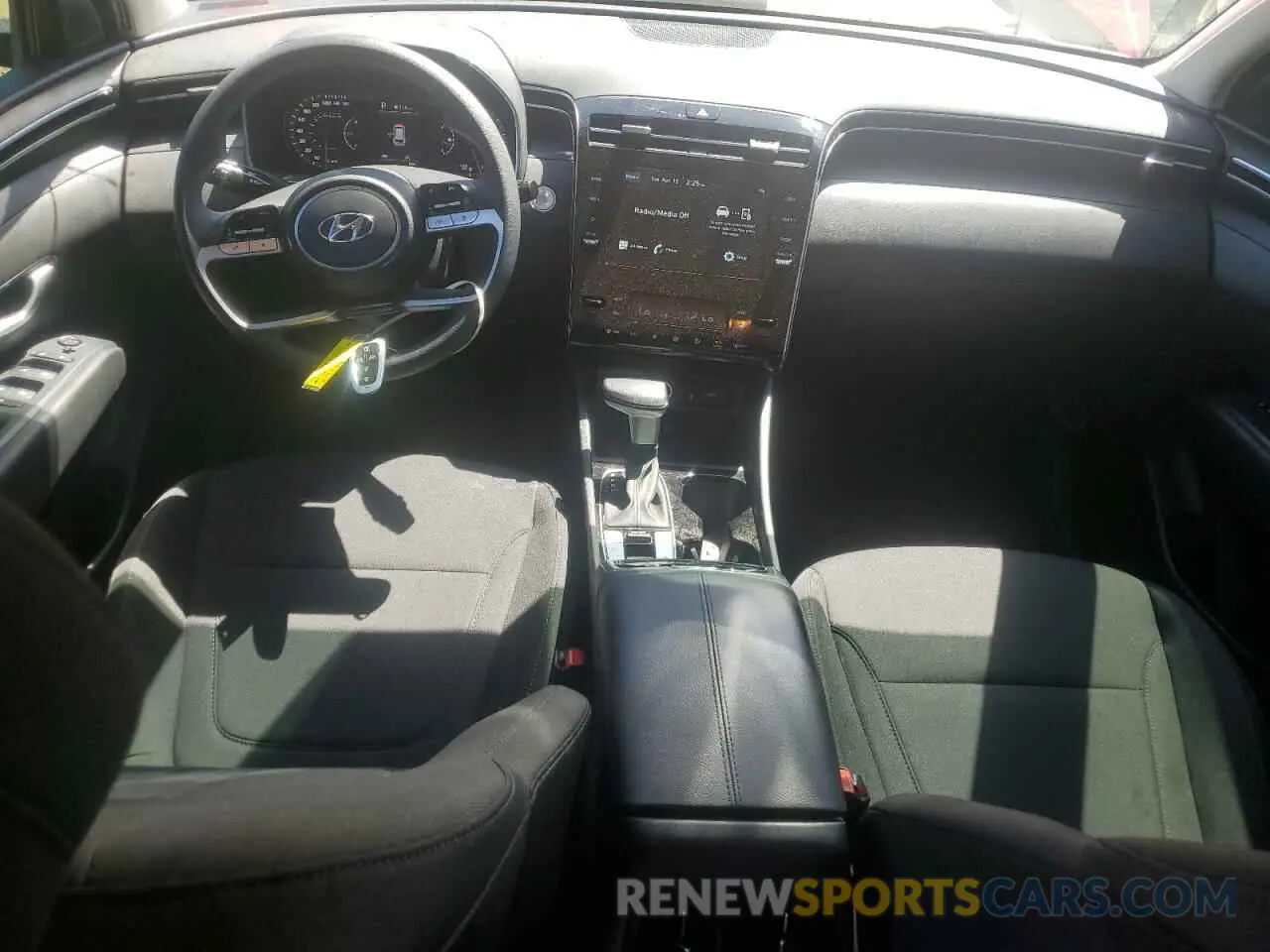 8 Photograph of a damaged car 5NMJB3DE2RH416151 HYUNDAI TUCSON 2024