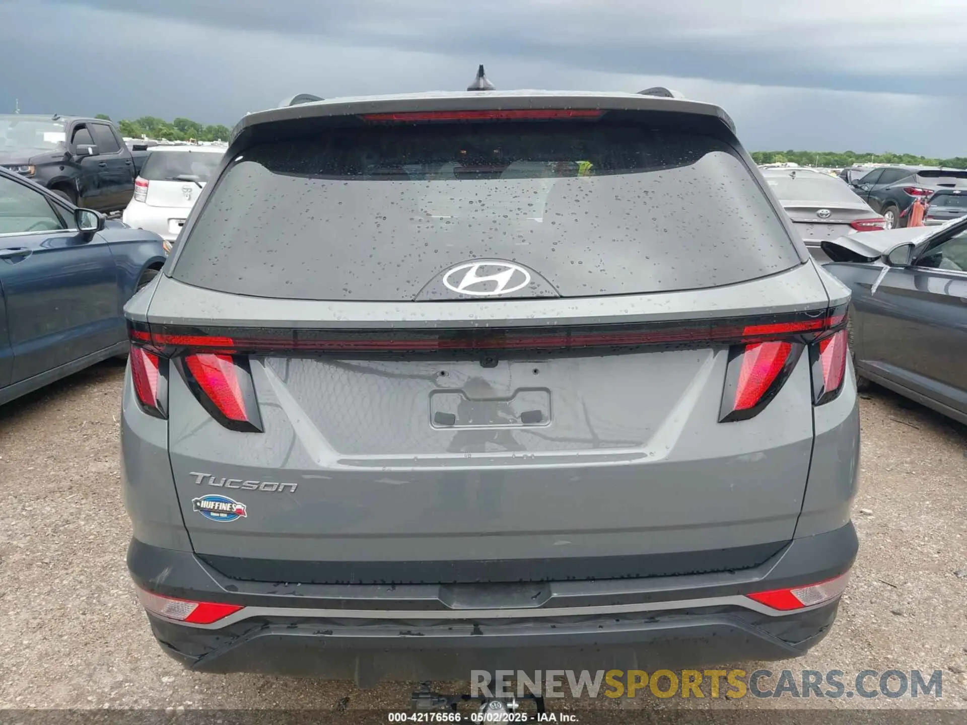 16 Photograph of a damaged car 5NMJB3DE2RH423570 HYUNDAI TUCSON 2024