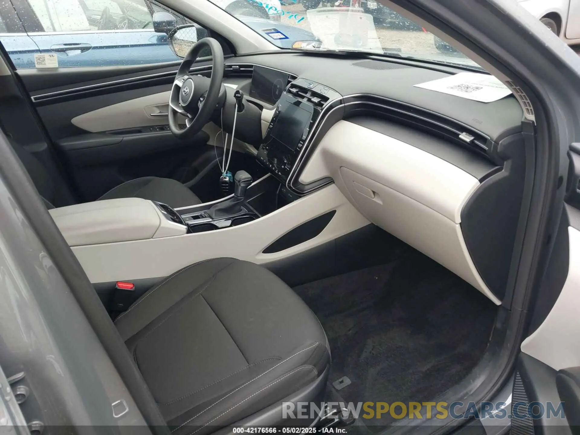 5 Photograph of a damaged car 5NMJB3DE2RH423570 HYUNDAI TUCSON 2024