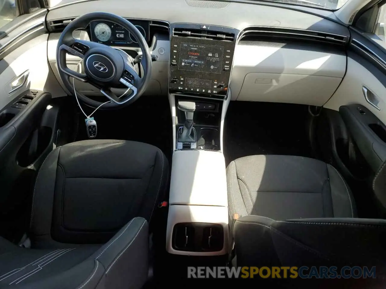 8 Photograph of a damaged car 5NMJB3DE2RH424217 HYUNDAI TUCSON 2024
