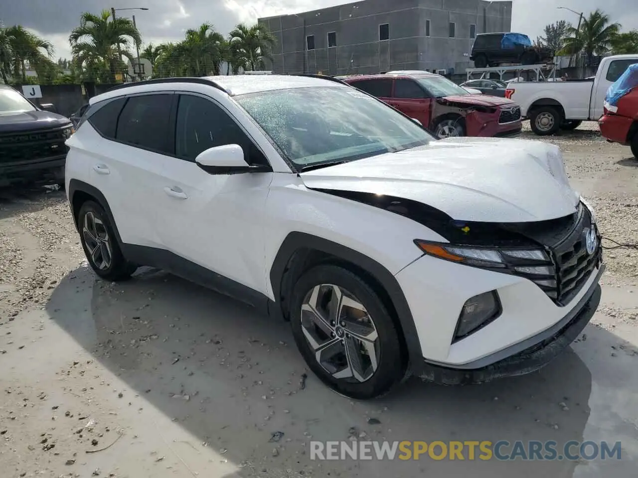 4 Photograph of a damaged car 5NMJB3DE2RH428476 HYUNDAI TUCSON 2024