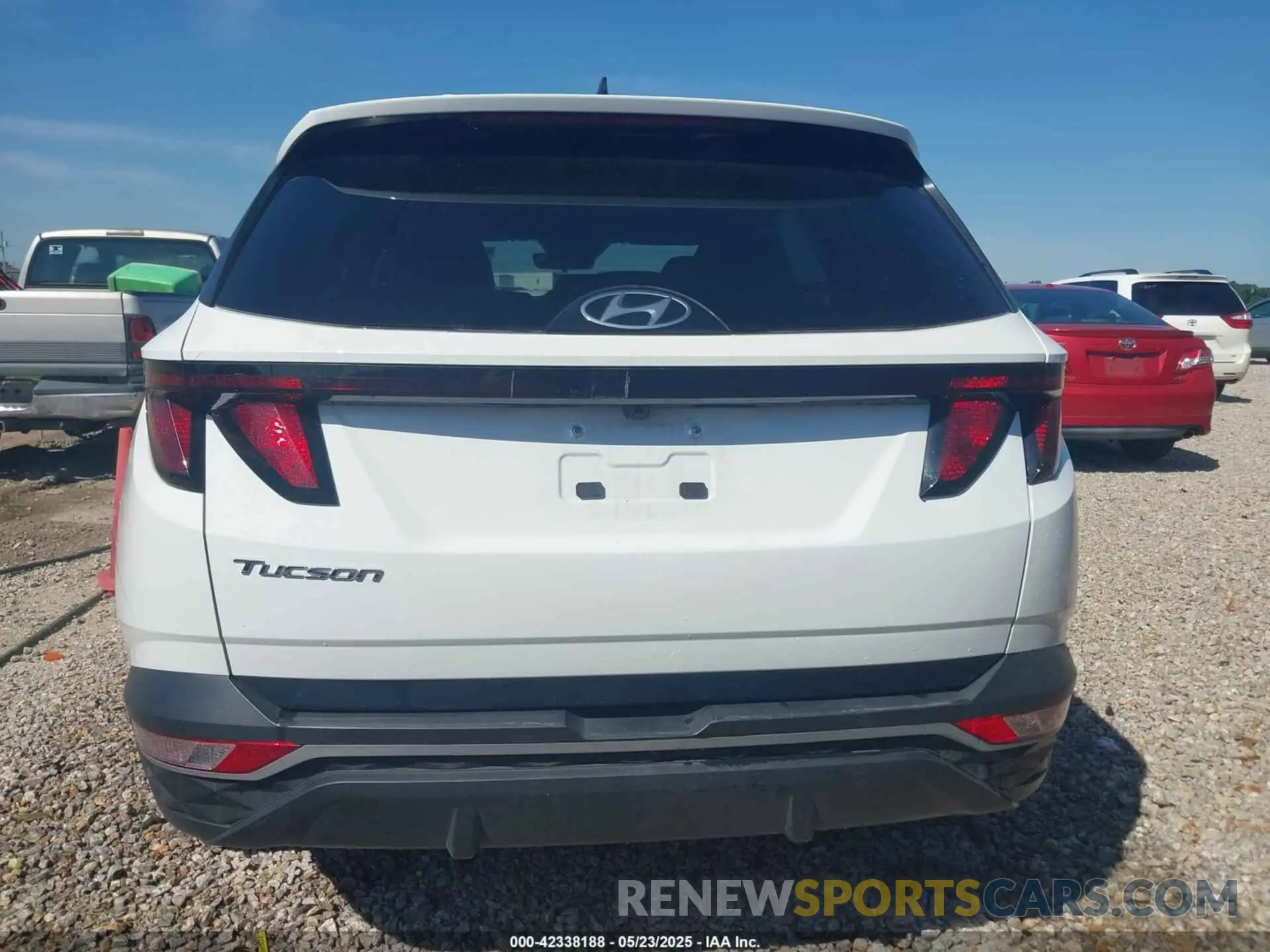 17 Photograph of a damaged car 5NMJB3DE3RH421665 HYUNDAI TUCSON 2024