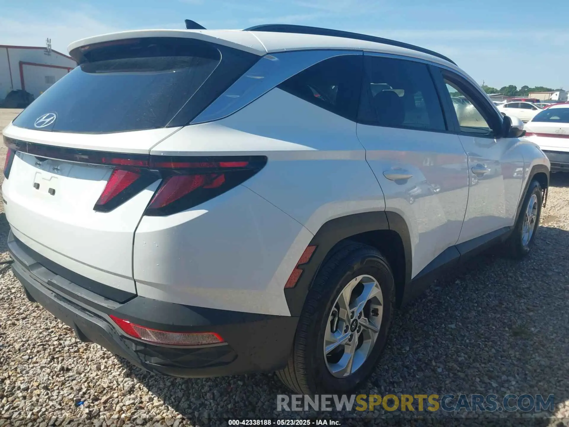 4 Photograph of a damaged car 5NMJB3DE3RH421665 HYUNDAI TUCSON 2024